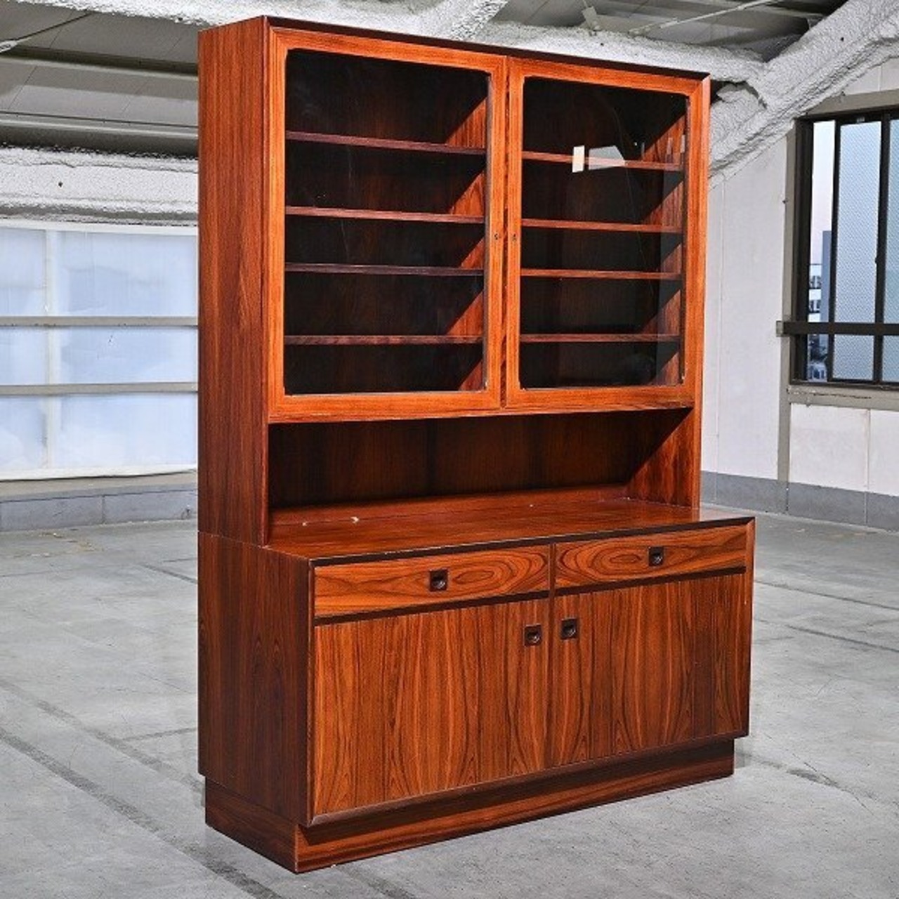 デンマーク製 Brouer Mobelfabrik カップボード B ブラジリアンローズウッド 北欧 ヴィンテージ ガラス 食器棚 キッチン 食卓 リビング