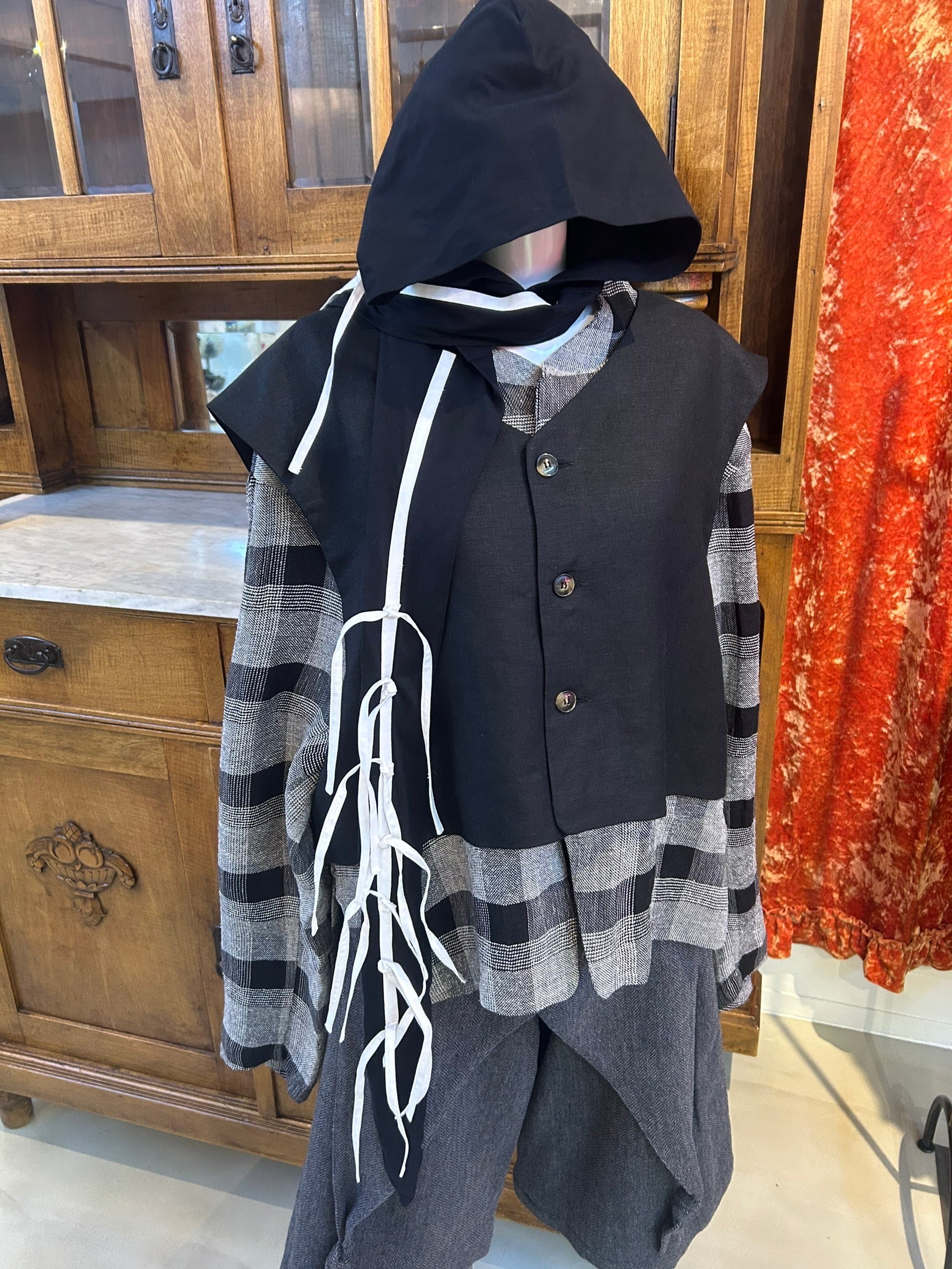 STRONGTHE fishbone hood scarf / black