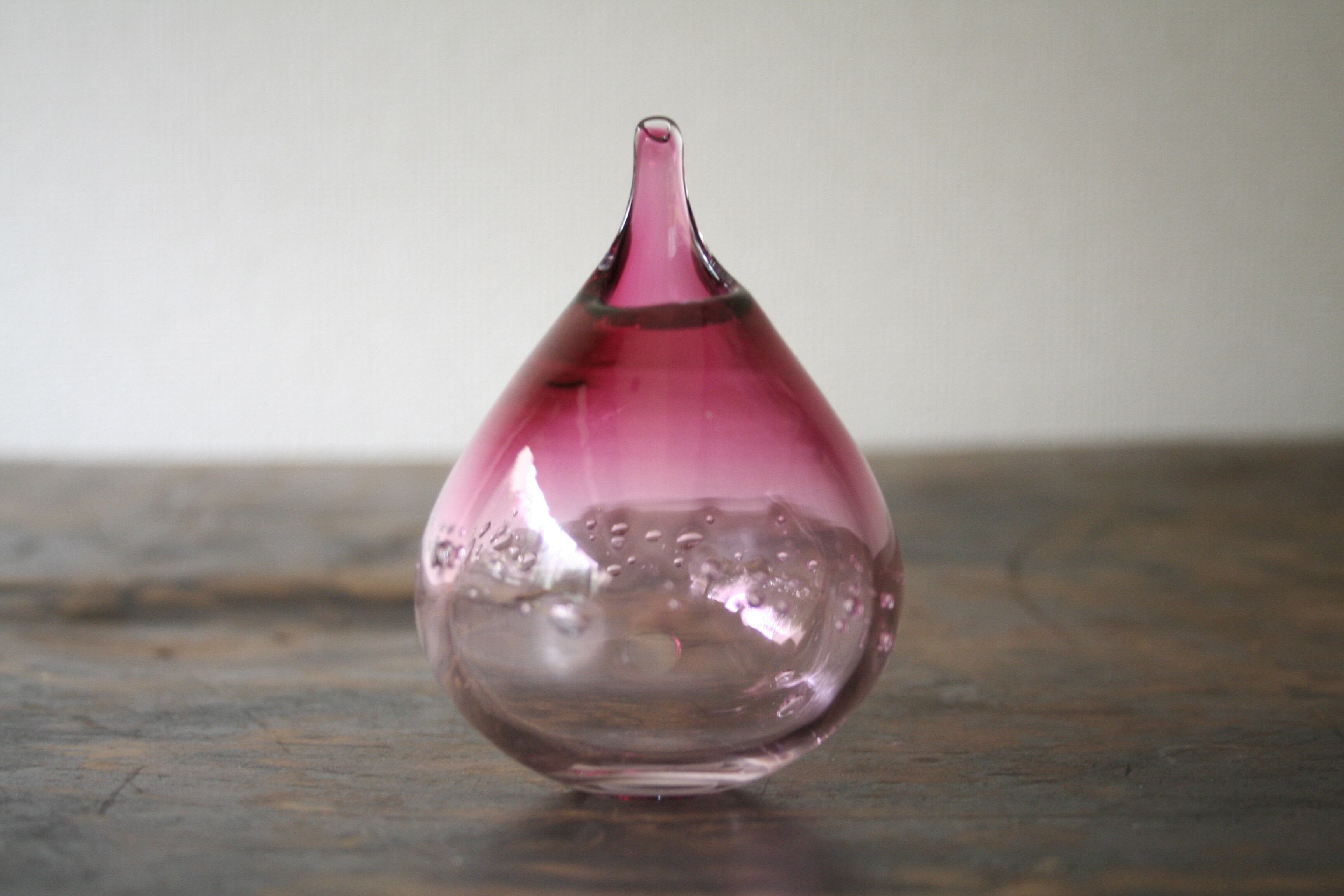 花器(高さ 9 cm)雫花器 ピンクS | TSUNE;田中恒子の器 オンラインストア