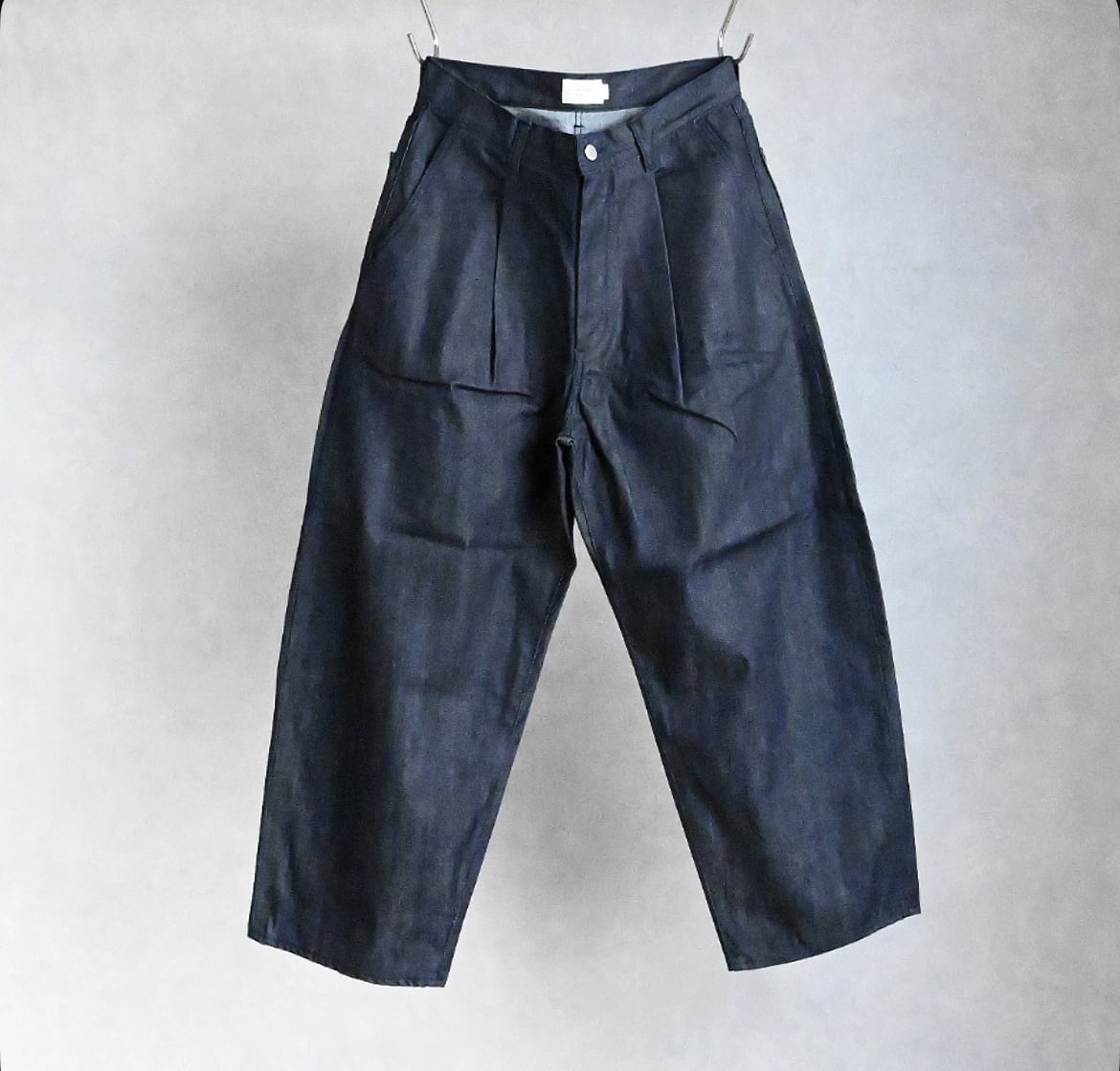 25AW》【STILL BY HAND】DEEP TUCK WIDE DENIM PANTS スティル