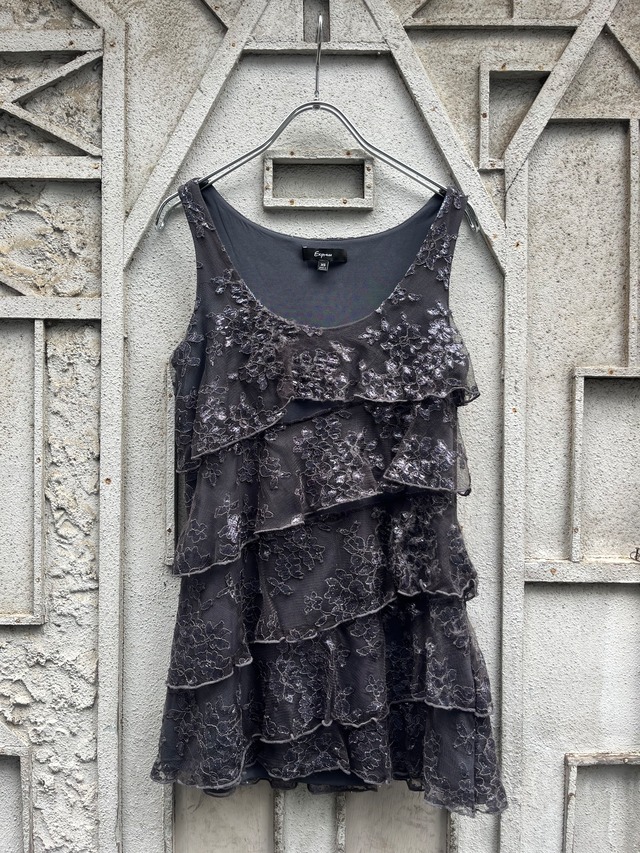 "GOTHIC" sleeveless lace tiered dress