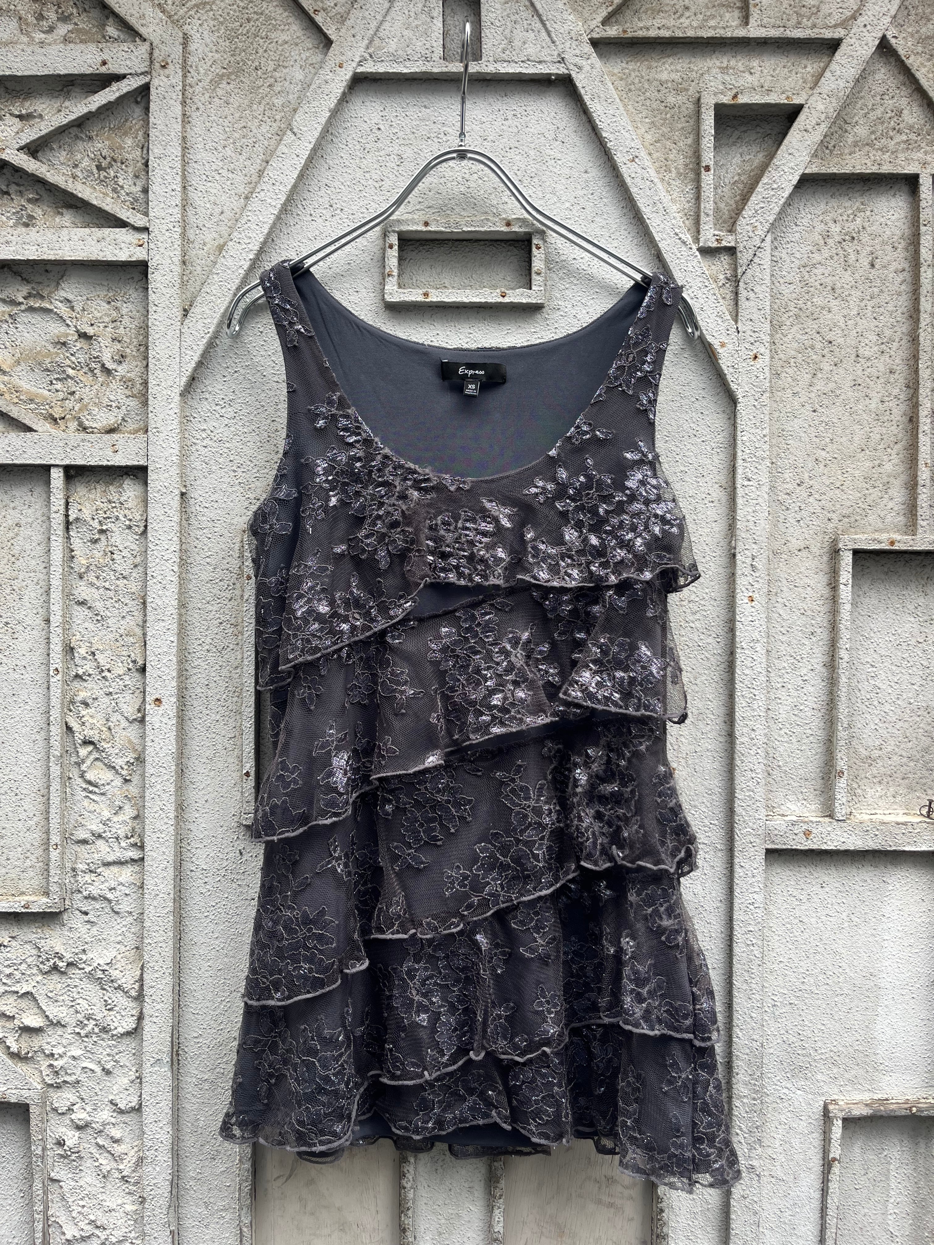"GOTHIC" sleeveless lace tiered dress