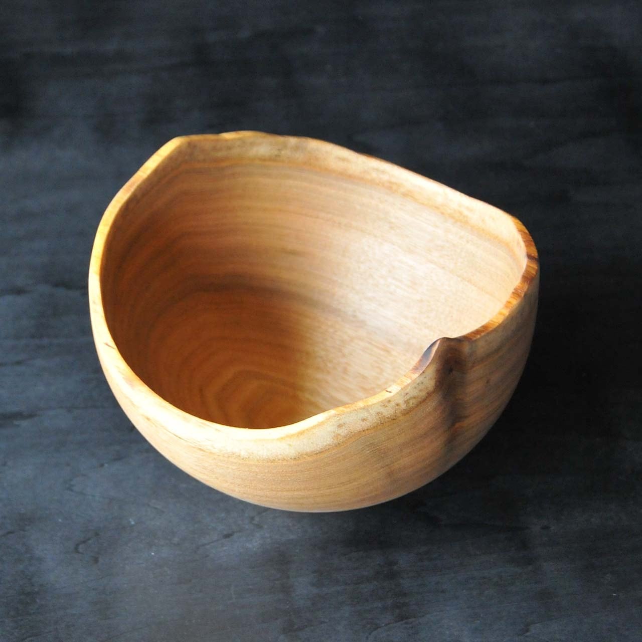 臼田健二 木のボウル ナチュラルエッジ （クルミ）008_B | MIGO LABO