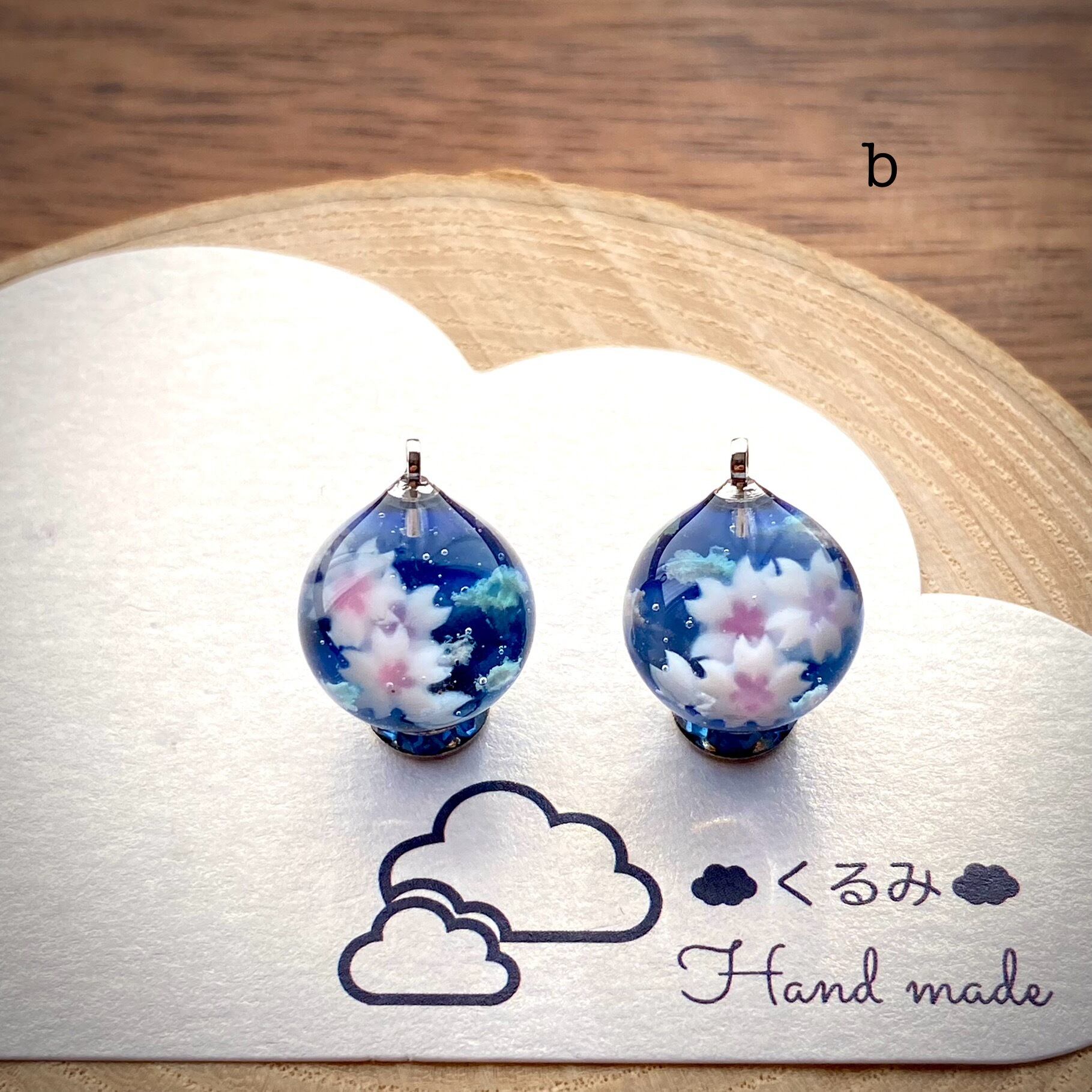 レジンピアス イヤリング 夜空と桜 まん丸 12mm b
