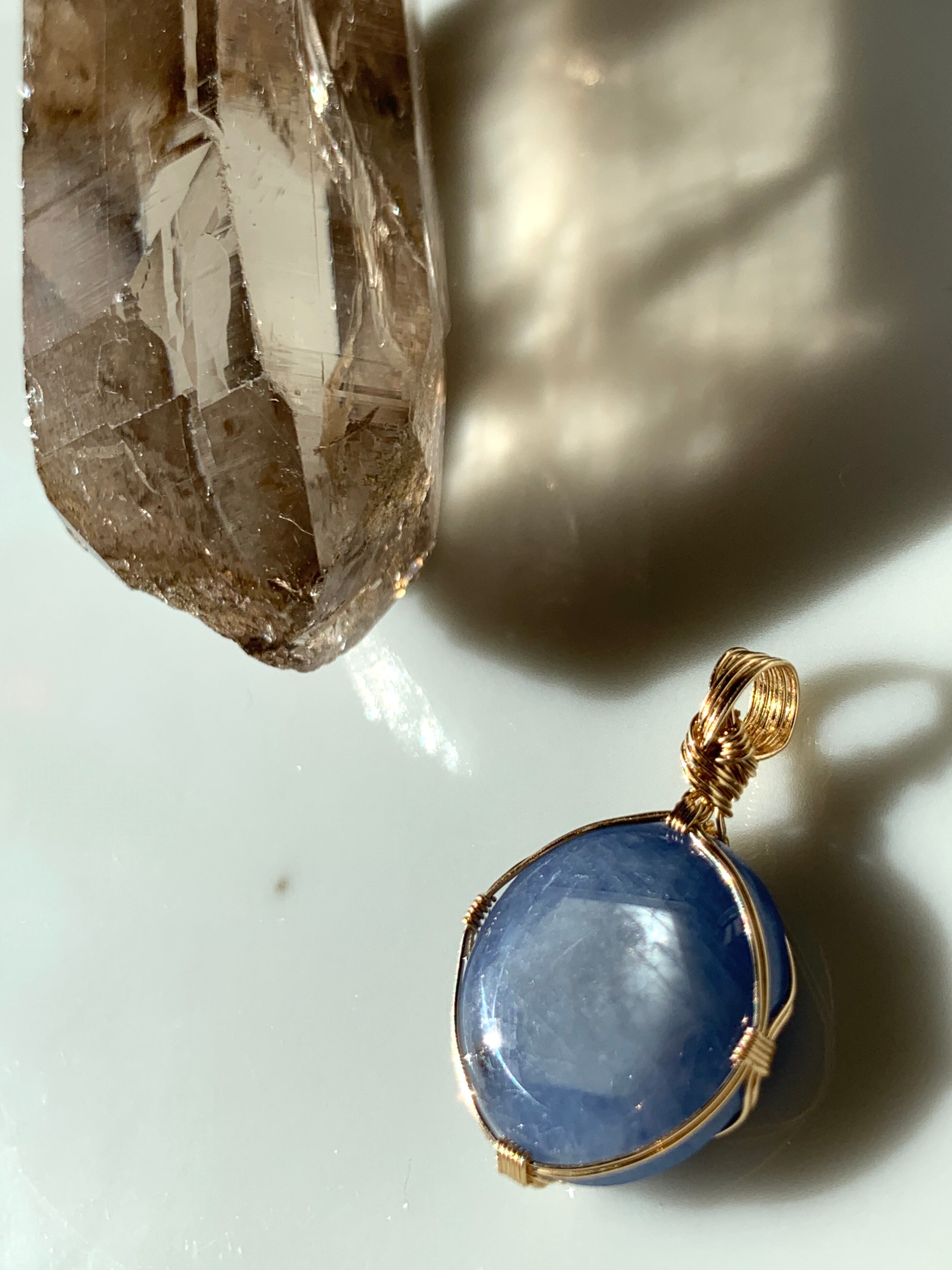 9月誕生石】スターサファイア女神巻きペンダントトップ