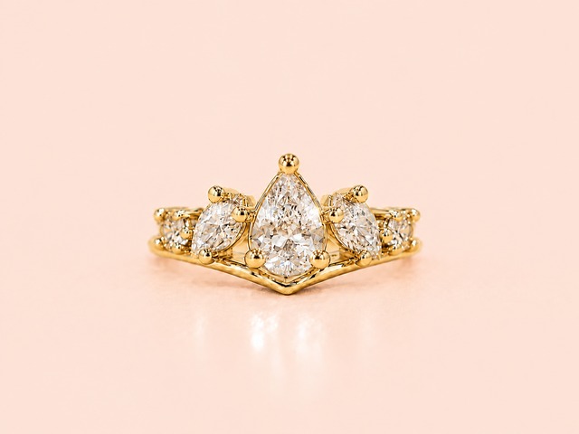 Crest Ring｜18K Gold Plated