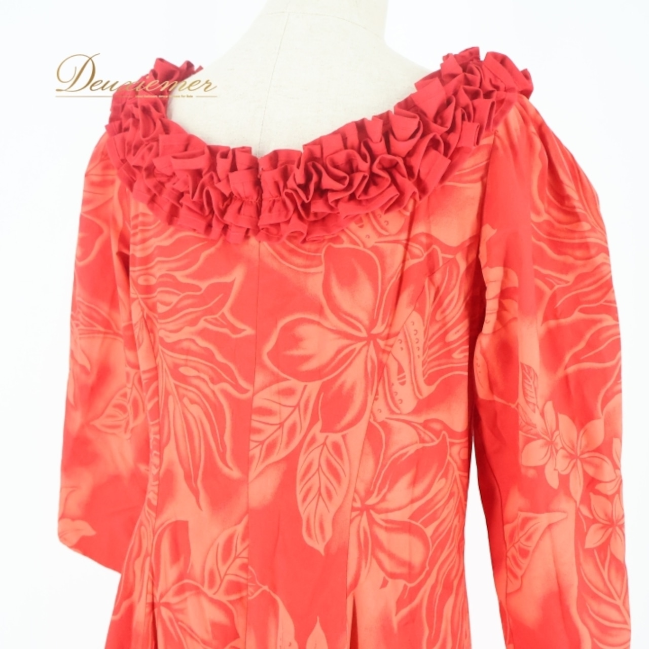 フラダンス 衣装 ワンピース ドレス レッド系 CC Fashions ハワイ製 プルメリア柄 モンステラ柄 ハワイアンプリント アロハ フラ ダンス レッスン 練習 フリル 五分袖 ワンカラー かわいい おしゃれ 上品 華やか 鮮やか ハワイ 服飾 レディース かわいいドレス エレガント