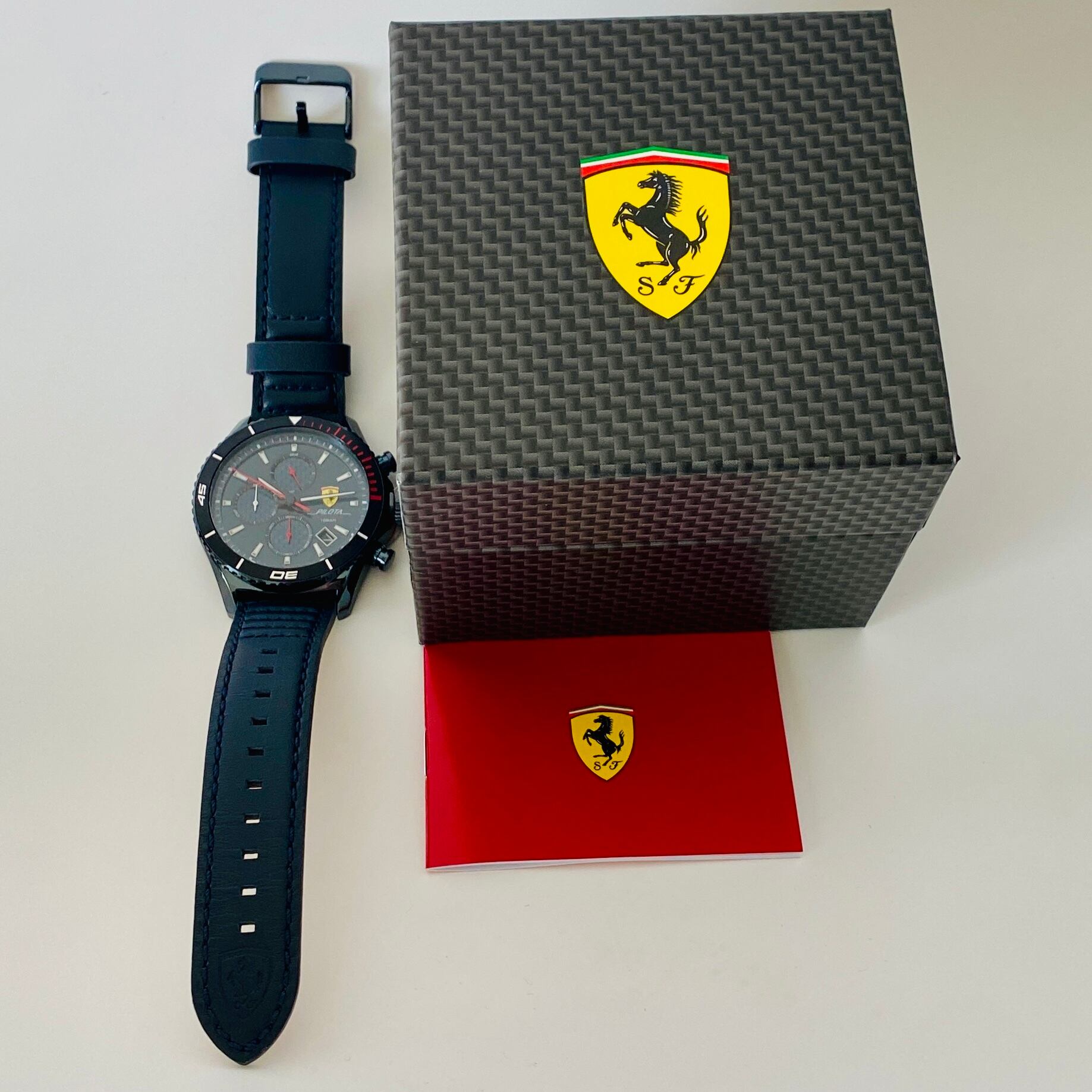 高級時計 フェラーリ】Ferrari オフィシャル クロノグラフ 黒 赤