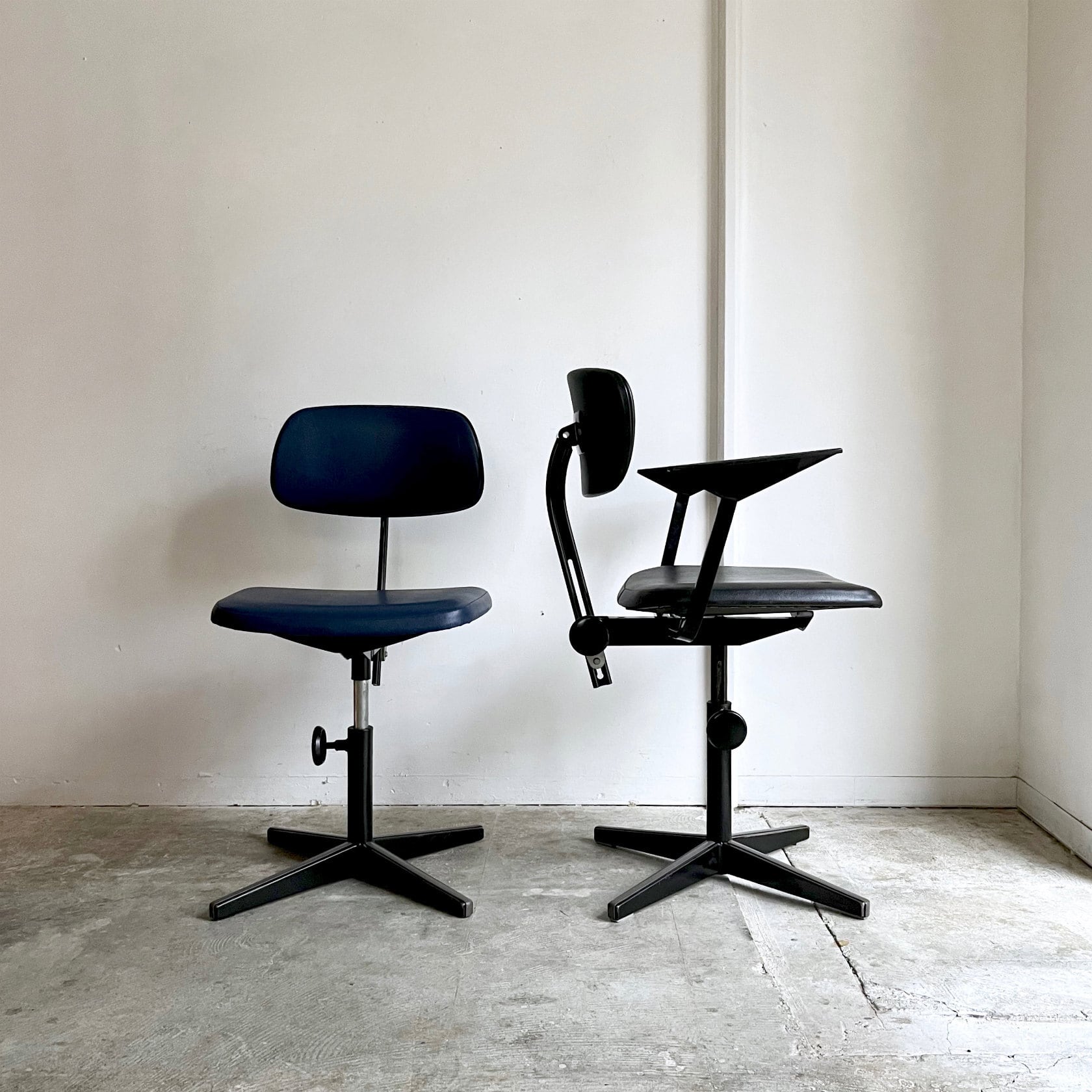 Friso Kramer (フリゾ・クラマー) Design Drafting Chair for Ahrend