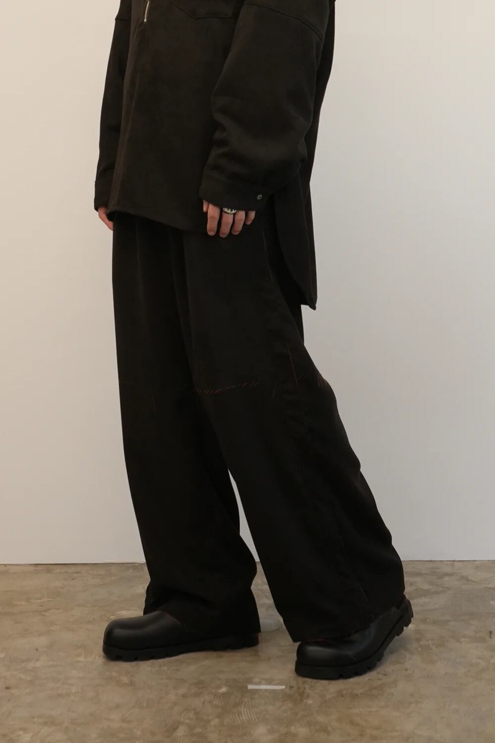 24AW】ANCELLM VEGAN LEATHER SIDE LINE PANTS (BLACK) ANC-PT51