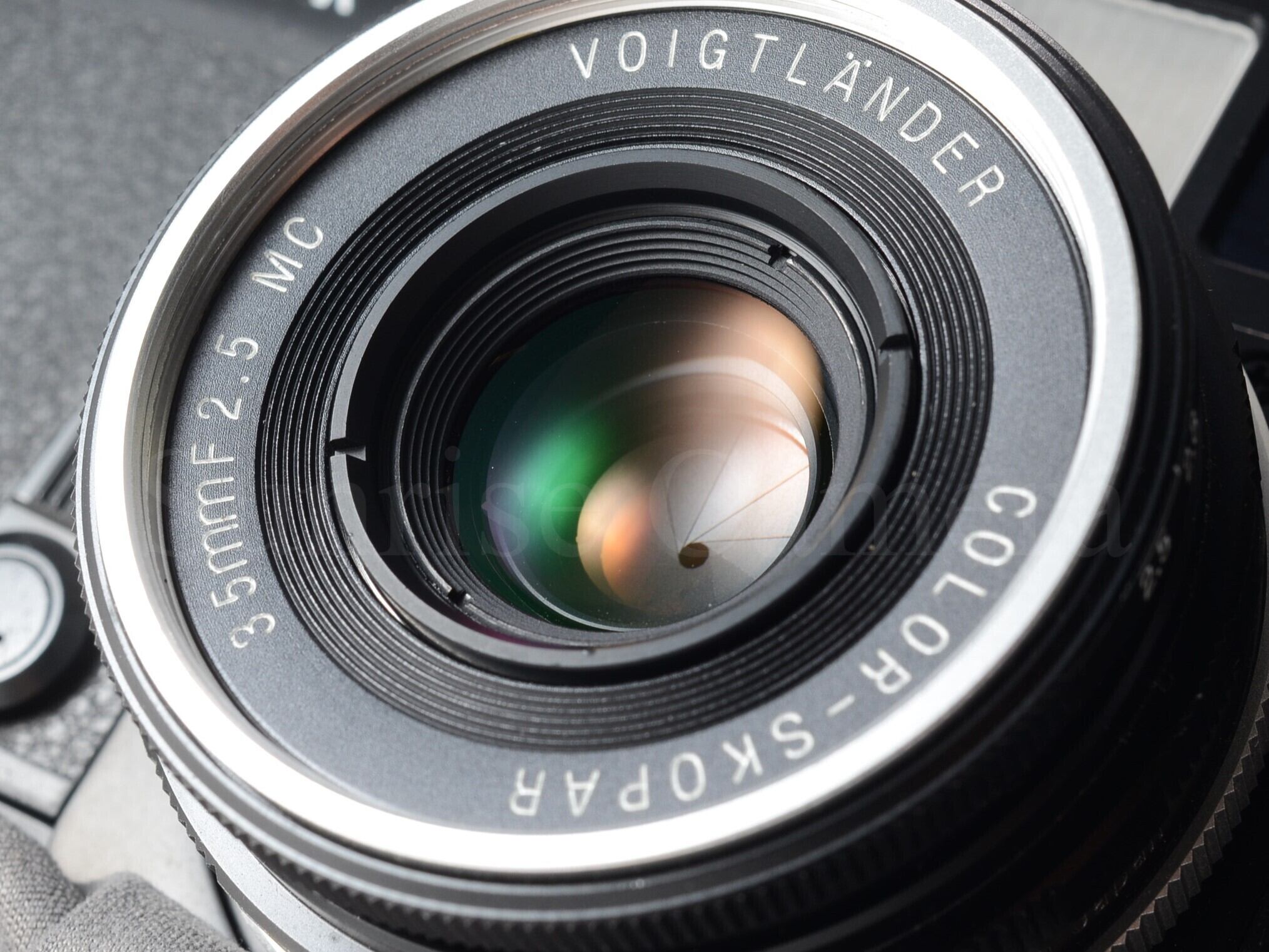 Voigtlander BESSA R ブラック /Color skopar 35mm F2.5 MC サイド
