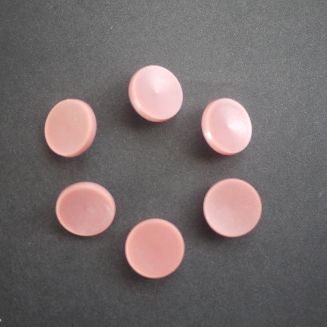 レトロ ほっこり色ボタン6Pセット ピンク Φ1.5 ドイツ