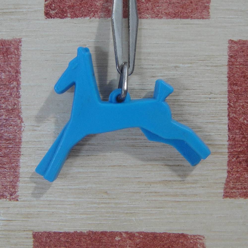 オ*ム様 ヨーロッパ　ビンテージ　洋銀製　馬　キーホルダー SALE】フランス POULAIN［プーラン］チョコレート馬ロゴ広告ノベルティ
