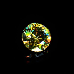 【original cut】贅沢なファイアの煌めき  0.24ct 天然 スフェーン