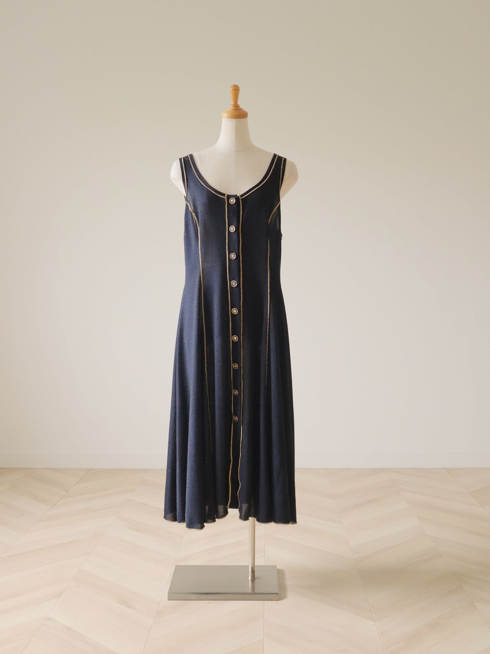 ●front button jersey knit sleeveless dress
