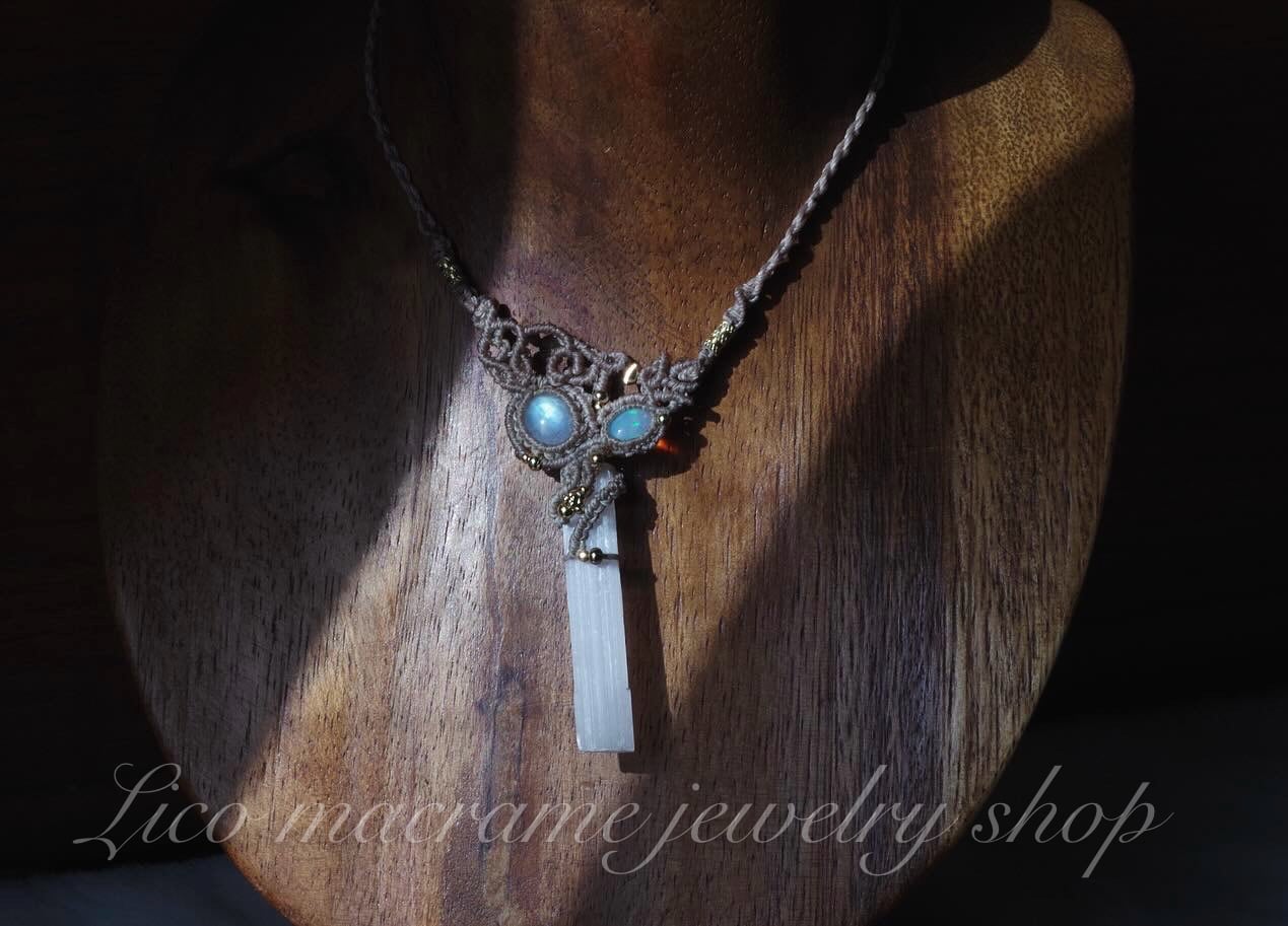 ネックレス・ペンダント Rainbow moonstone x opal x scolenight Rainbow moonstone x opal x scolenight Necklace | Lico macrame