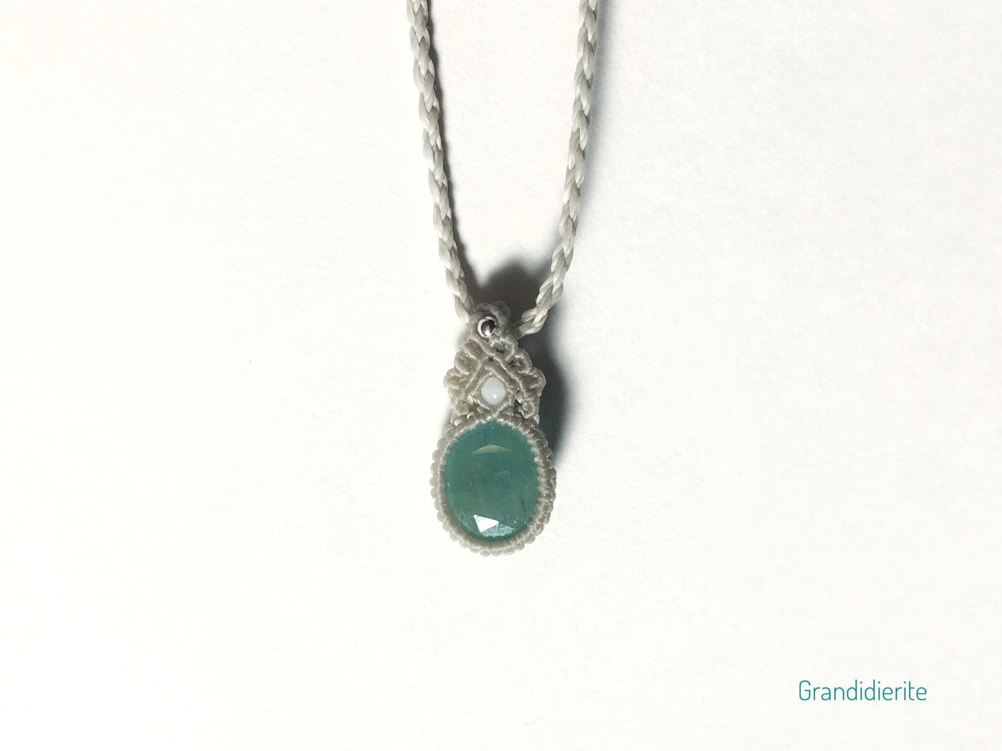 グランディディエライト macramé necklace