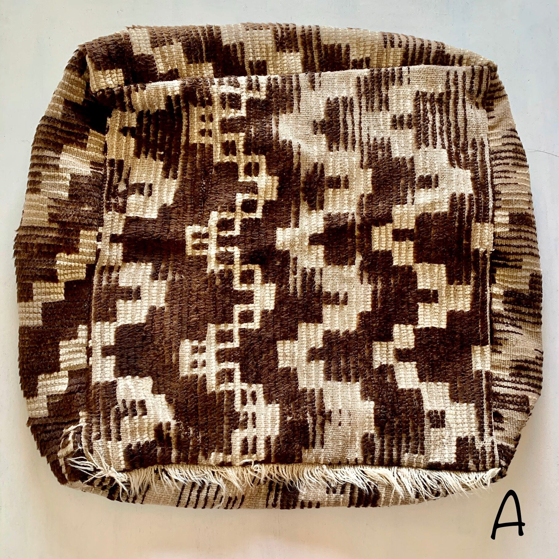 オールドラグをリメイクしたプフ | モロッコの暮らしと手しごと