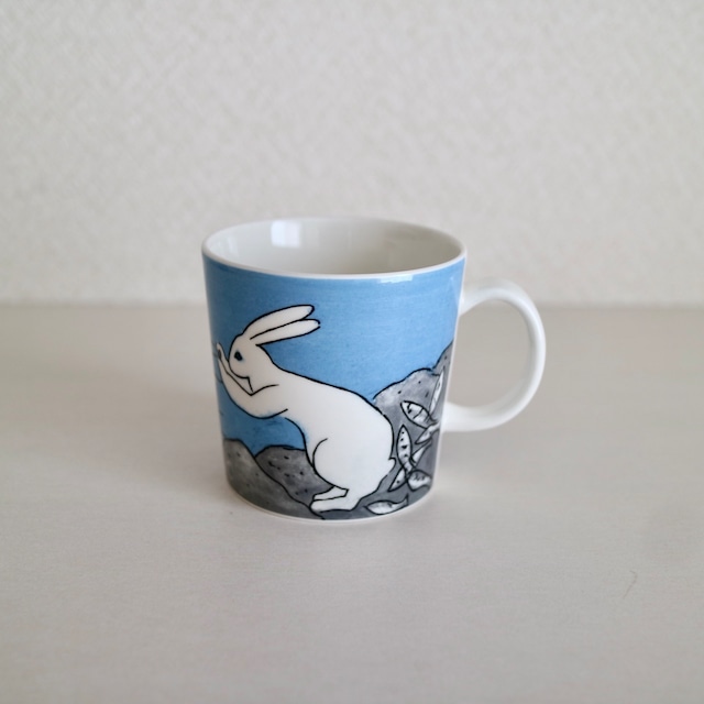 [SOLD OUT] Arabia アラビア ヘルヤ / バニー マグカップ "The Fishing Rabbit"