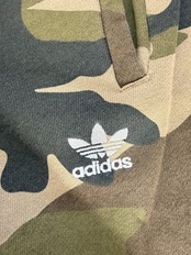 adidas ジョガーパンツ