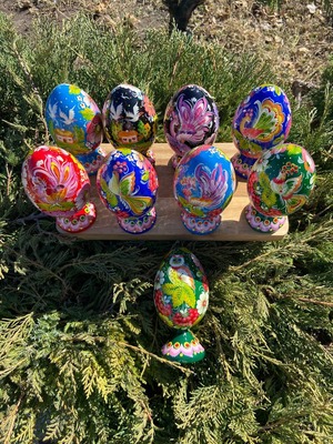 ペトリキウカ塗り　木製プィサンカ・スタンド一体型（イースター・エッグ）14cm（ホメンコ作）