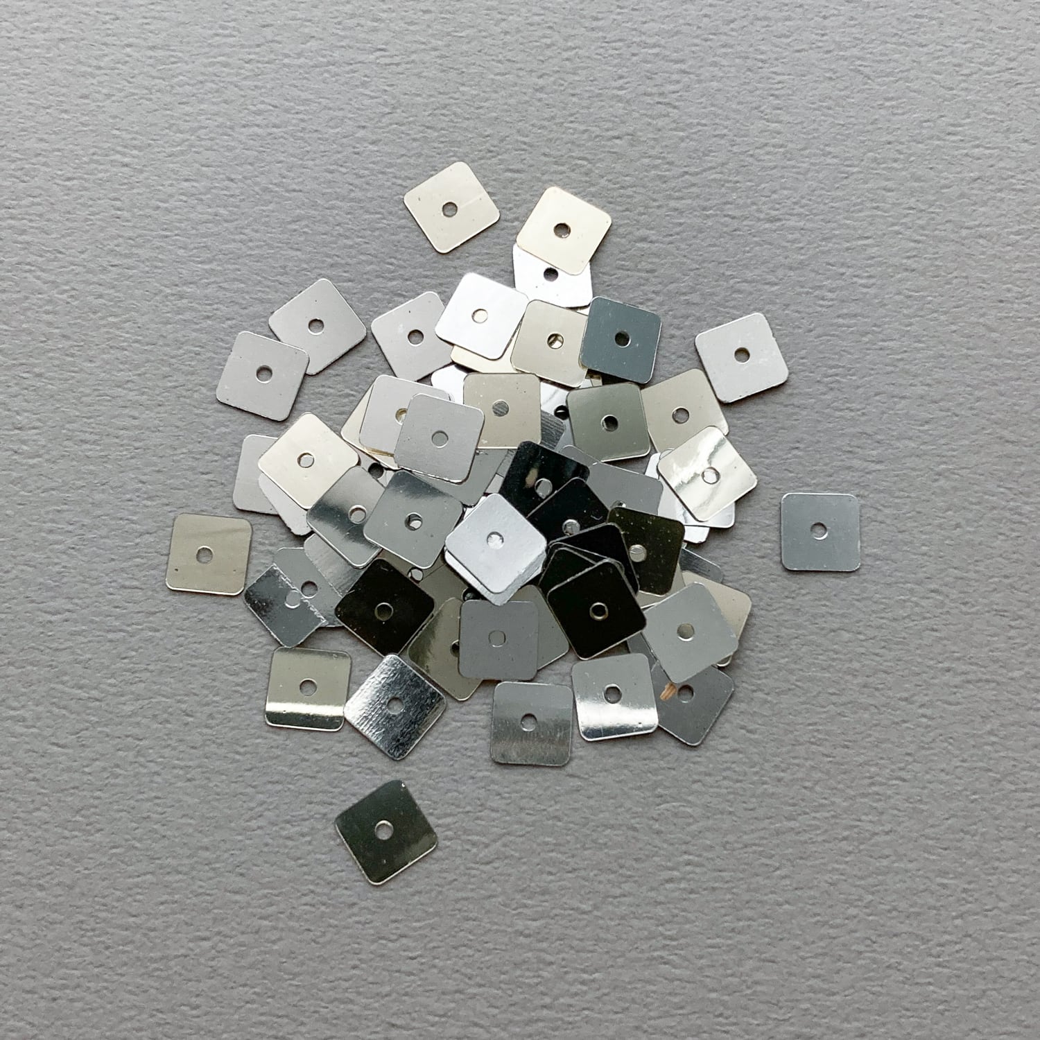 スパンコール付き　セット 中心穴あきスクエアスパンコール（7mm） | Dua-アクセサリーパーツショップ