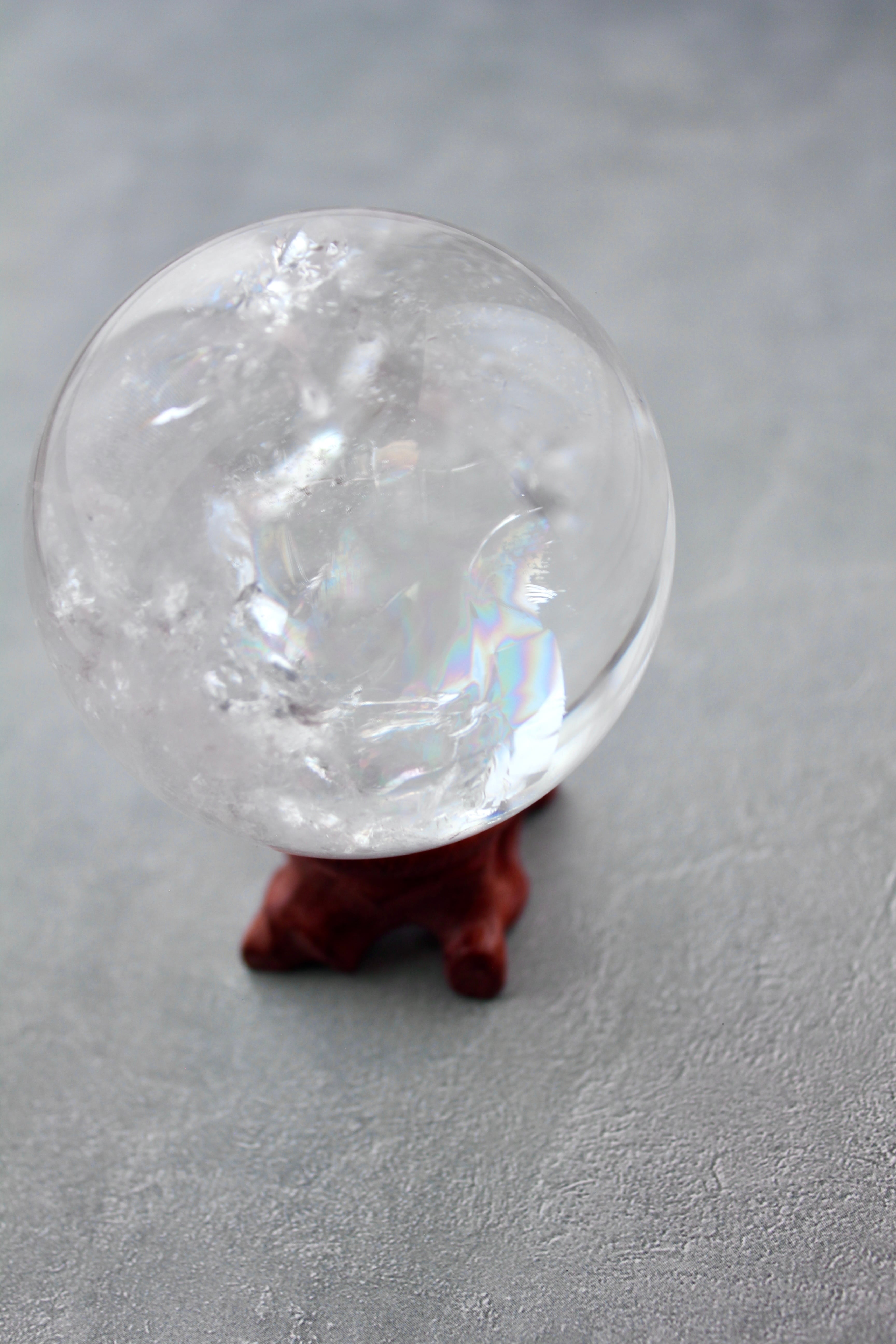 051562 虹入り水晶玉、27.7ミリ