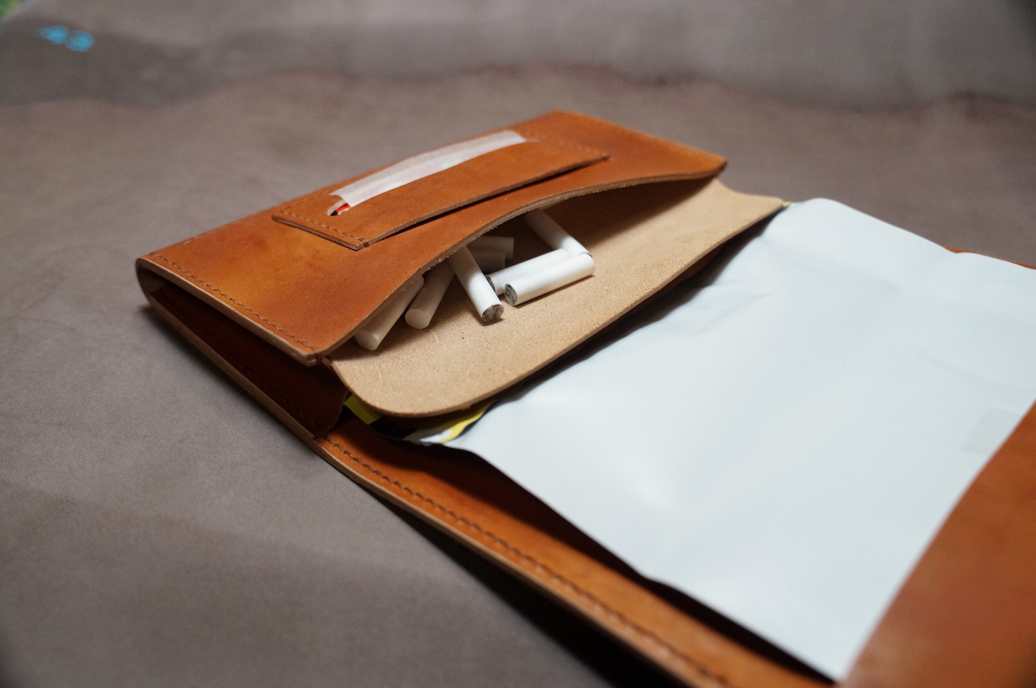 シャグポーチ(手巻きタバコポーチ)手染めコニャック | Pay ID