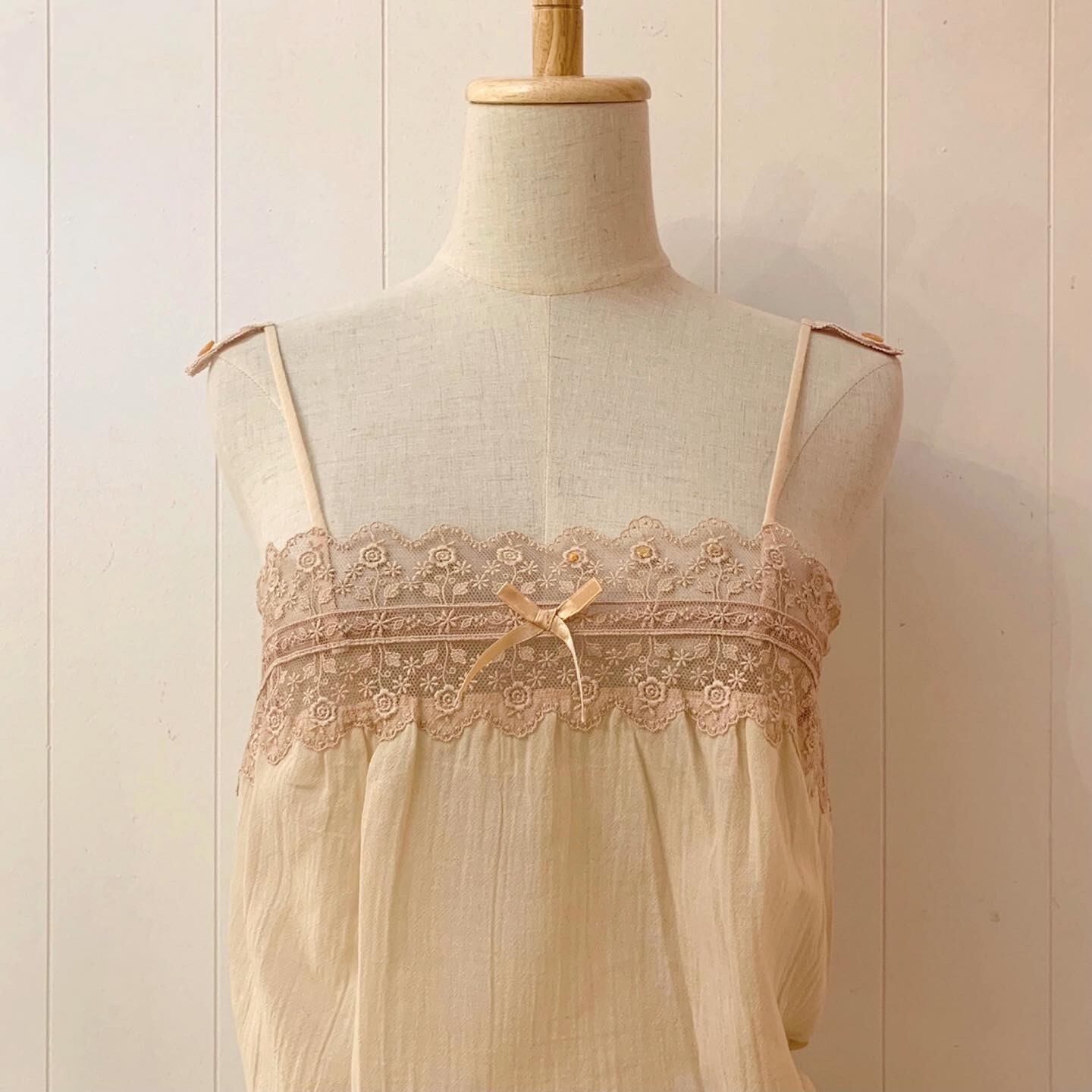 remake : sensitive skin epaulette camisole