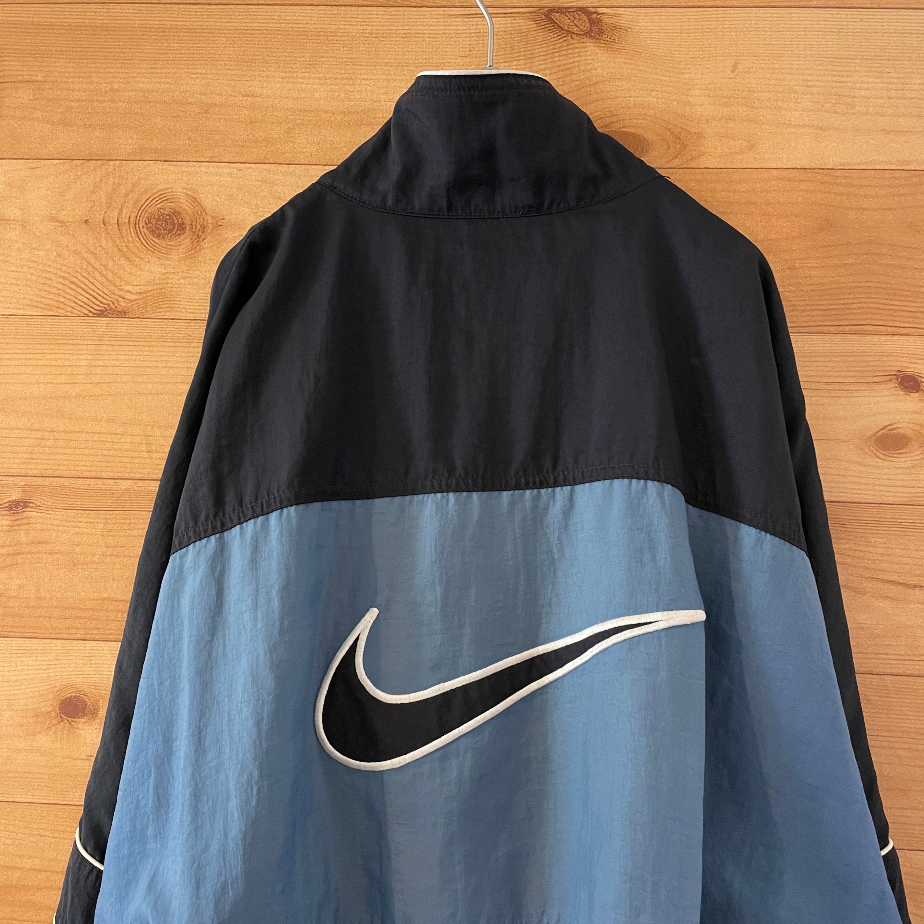 【NIKE】90s ナイロンジャケット 白タグ ツートンカラー ビッグロゴ ビッグスウッシュ Swoosh 刺繍ロゴ ワンポイントロゴ バックロゴ  ジップアップ M オールド ヴィンテージ ナイキ US古着 | 古着屋手ぶらがbest powered by BASE