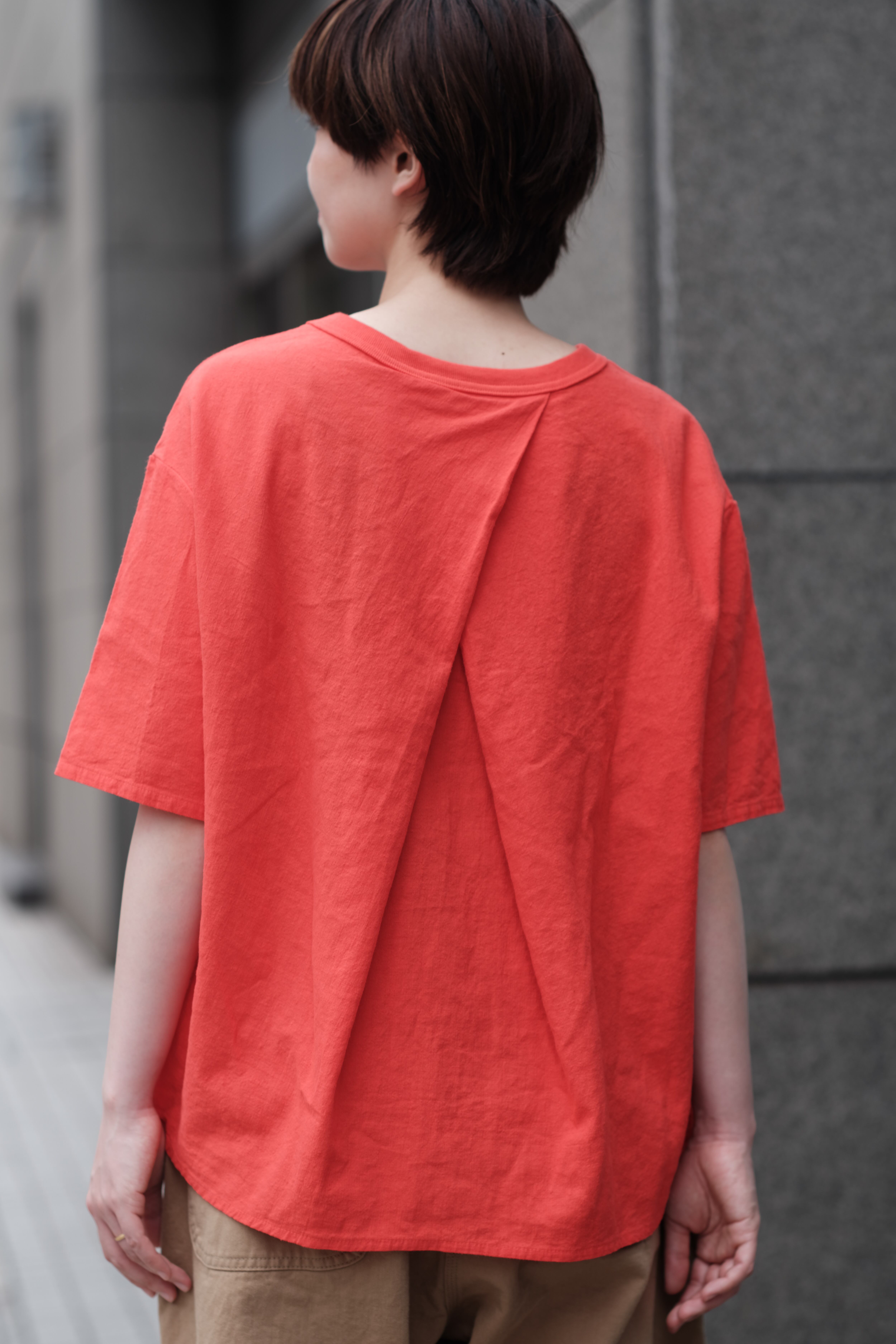 maillot】linen rich back tuck half sleeve shirt-Tee | theater