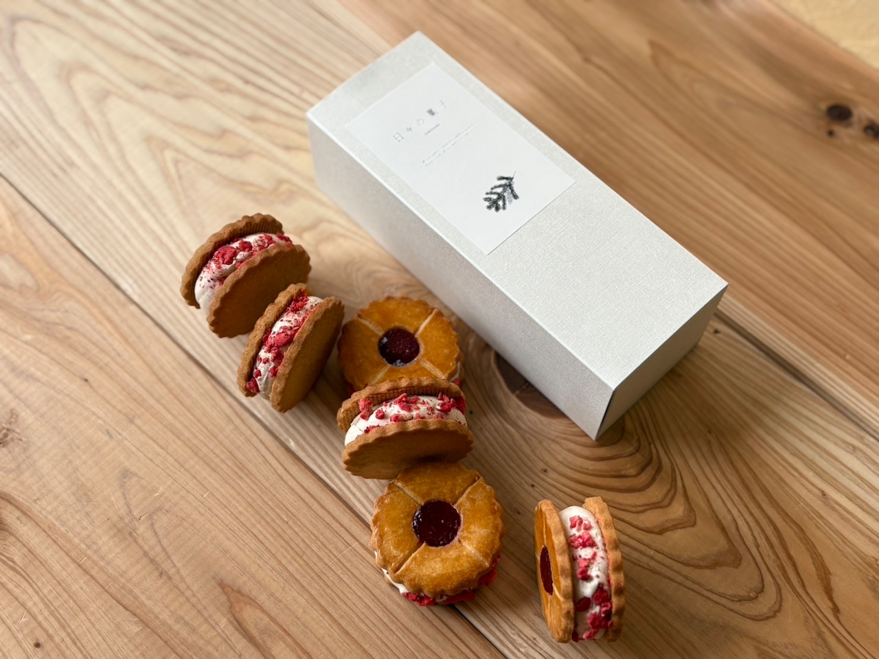 北海道浦幌町ハマナスのバラと苺のフロマージュサンド 画像4