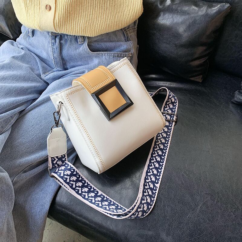 オールマッチスモールバッグ女性バッグ2020夏の新トレンド気質ブロードバンドブロードバンドショルダーメッセンジャーバッグファッションバケットバッグ Tiancai_Wing_Bag6689151