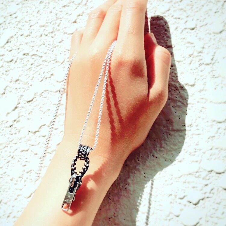 スペインSfera★注目メリジェーン 型抜きお洒落なWベルト ファスナー ペンダント【シルバー925】【zipper】【ジッパー】SD
