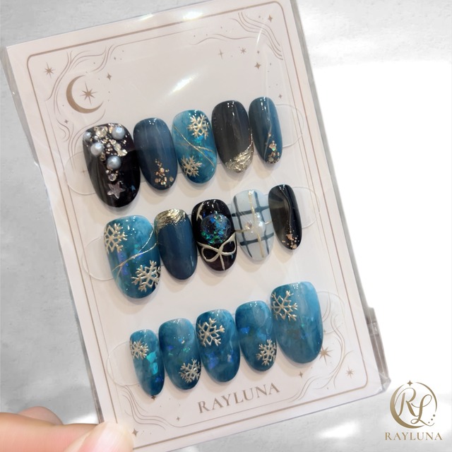 【#828】クリスマスデザイン繰返し使える15枚セット【プレミアム】ネイルチップ／パープル ホワイト／ミディアム オーバル／XY