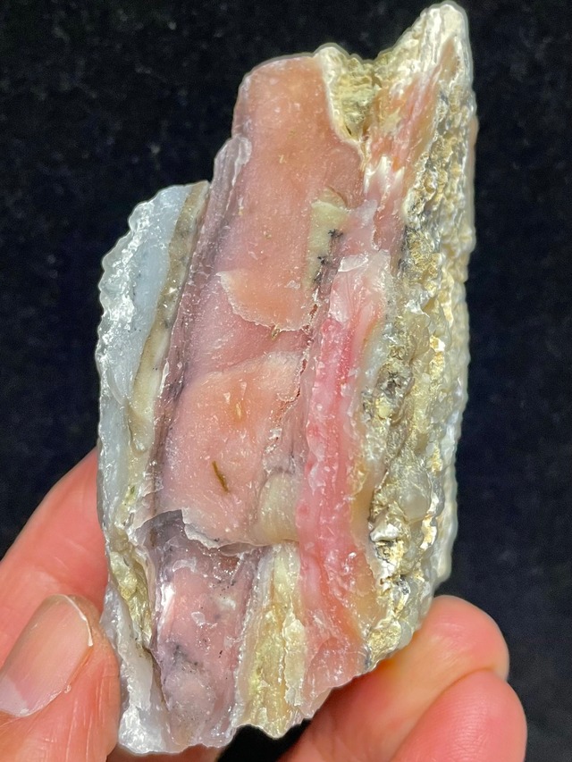 1) 慈愛と優美のピンク！ペルー産「アンデス・ピンクオパール」原石