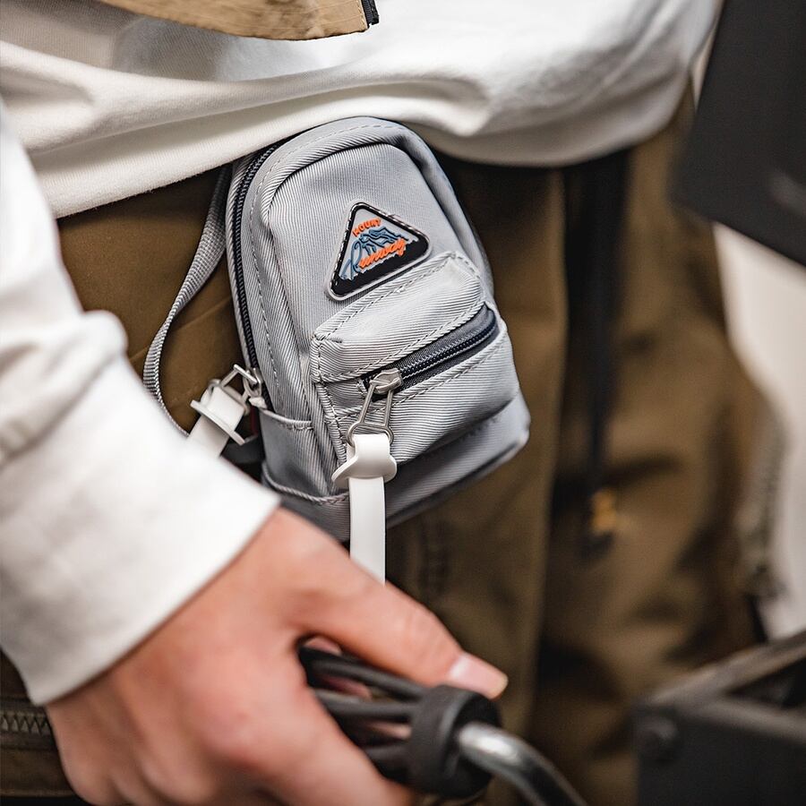 ミニサイズのリュック型吊り下げポーチA18175