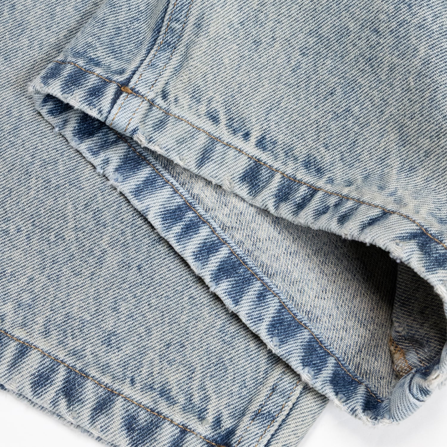 UNEEK BASEMNT - Discover independent style.