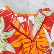 フラダンス 衣装 スカート レッド系 オレンジ系 ティアレ柄 モンステラ柄 かわいい 鮮やか 華やか 明るい カラフル ひらひら ふわふわ 赤 橙 白 ハワイアン アロハ ハワイアンプリント フラ ダンス レッスン 練習 パーティー フェスティバル さらさら