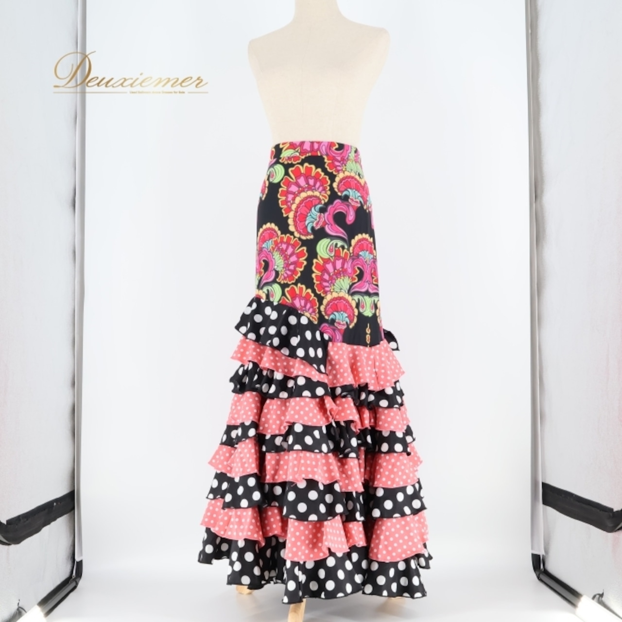フラメンコ 衣装 ファルダ スカート 黒 ピンク 水玉 ドット 柄 模様 ダンス パーティ 発表会 花柄 フリル ペイズリー Leirena レイリーナ ブラック系 ピンク系 フリルスカート スカートコーデ おしゃれ かわいい 衣装用スカート パーティー衣装 発表会衣装 ダンス衣装 カラフル ステージ衣装 デザインスカート スカー
