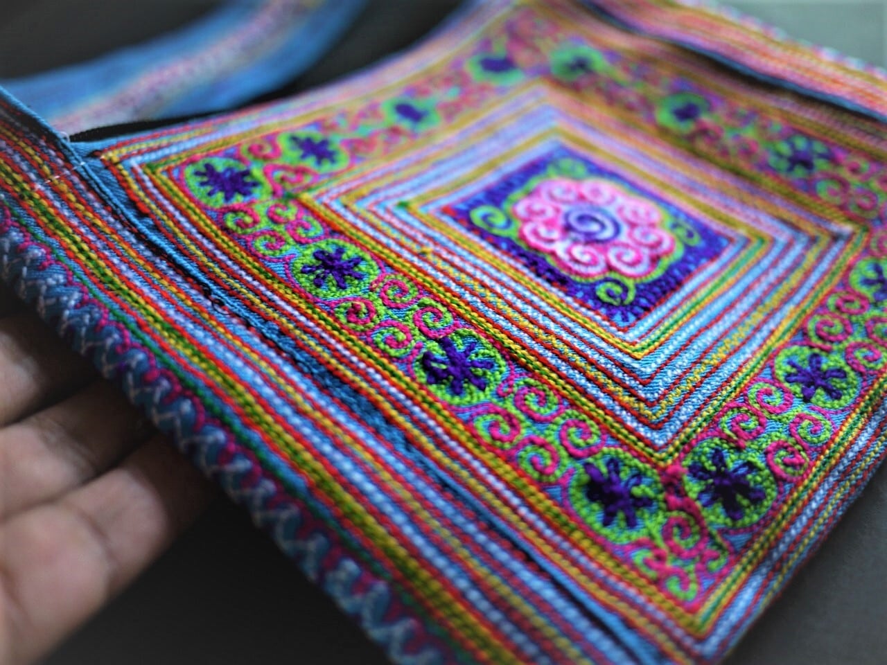 古いモン族刺繍 花モン族 刺繍バッグ ベトナム サパ | こりすのパン屋