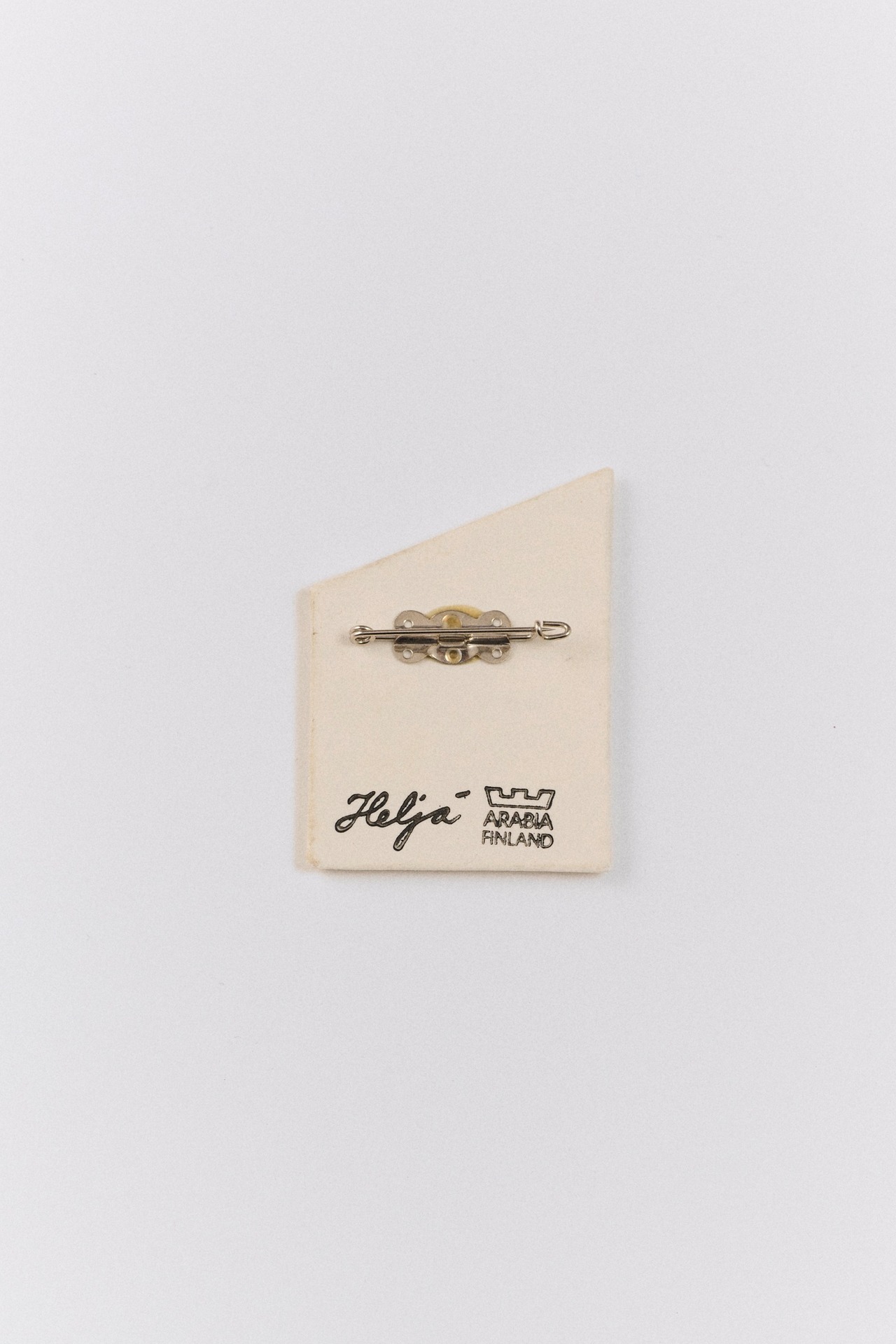 Arabia "Lempiväiset" cats brooch