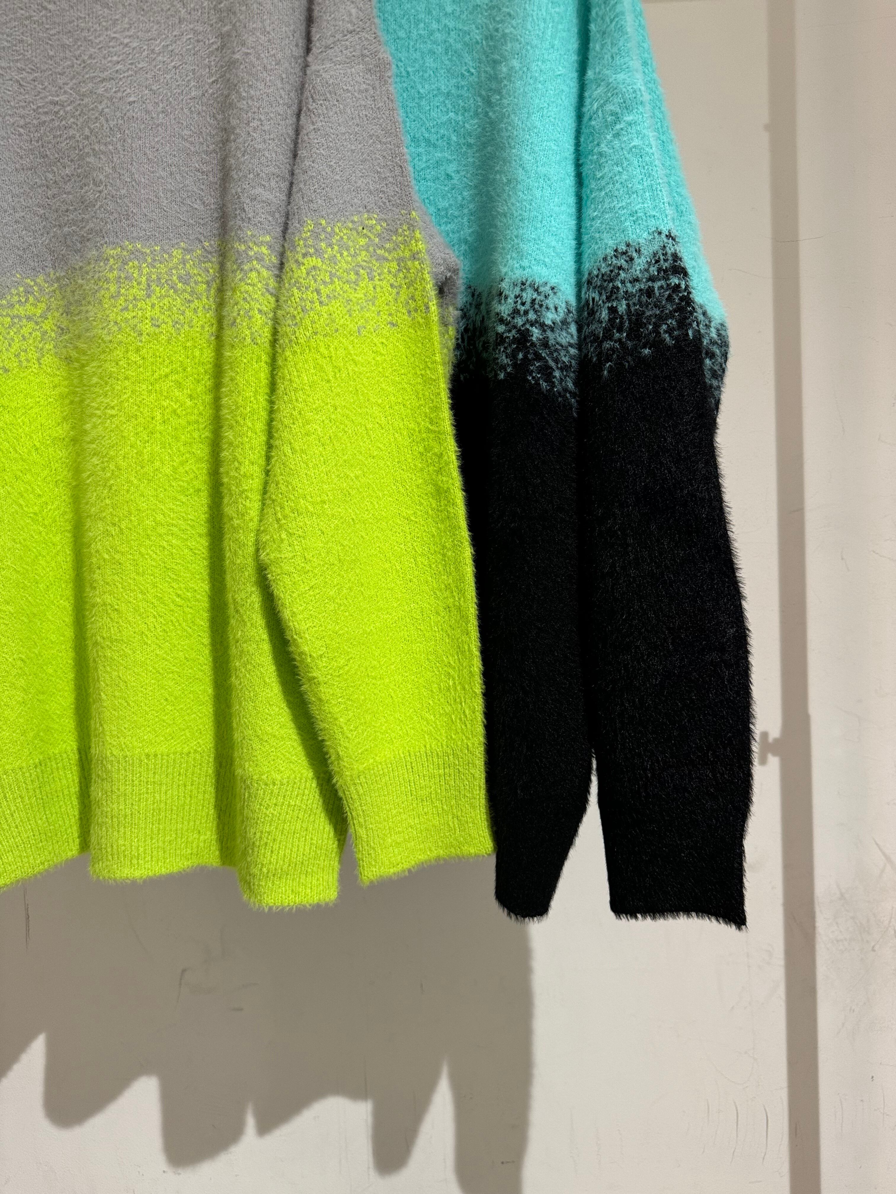 two color gradation shaggy knit