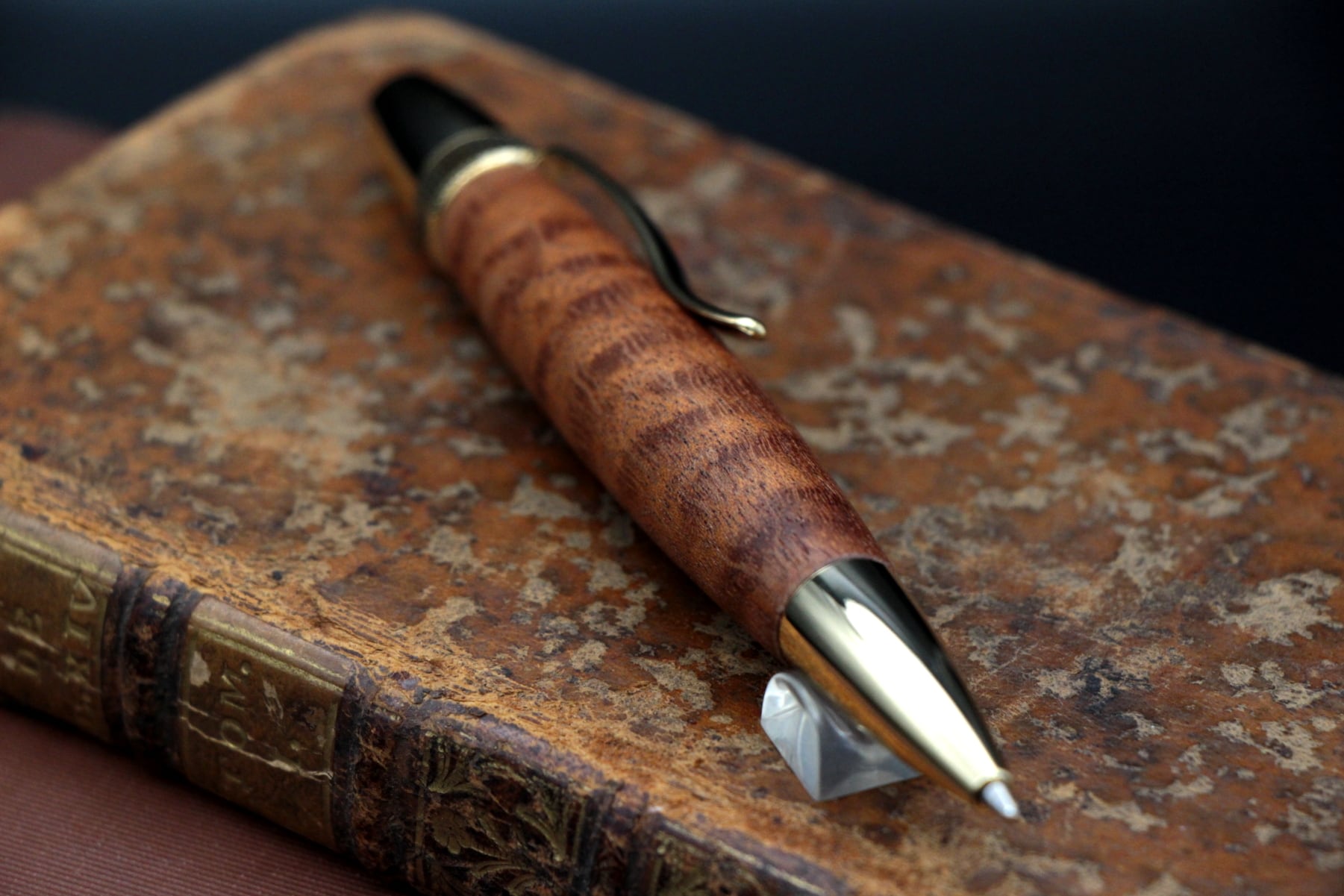 アフリカの大木 サペリマホガニー 虎杢 ゴールド金具・Chouette 」木軸