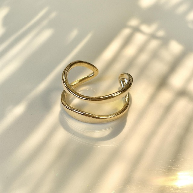 【 ゴールド カーブ リング 】うねうね 指輪 調整可能 シンプル アクセサリー ジュエリー ファッション 小物 プレゼント ギフト ご褒美 自分用 普段着 普段使い 通学用 通勤用 旅行 パーティー イベント デート ディナー