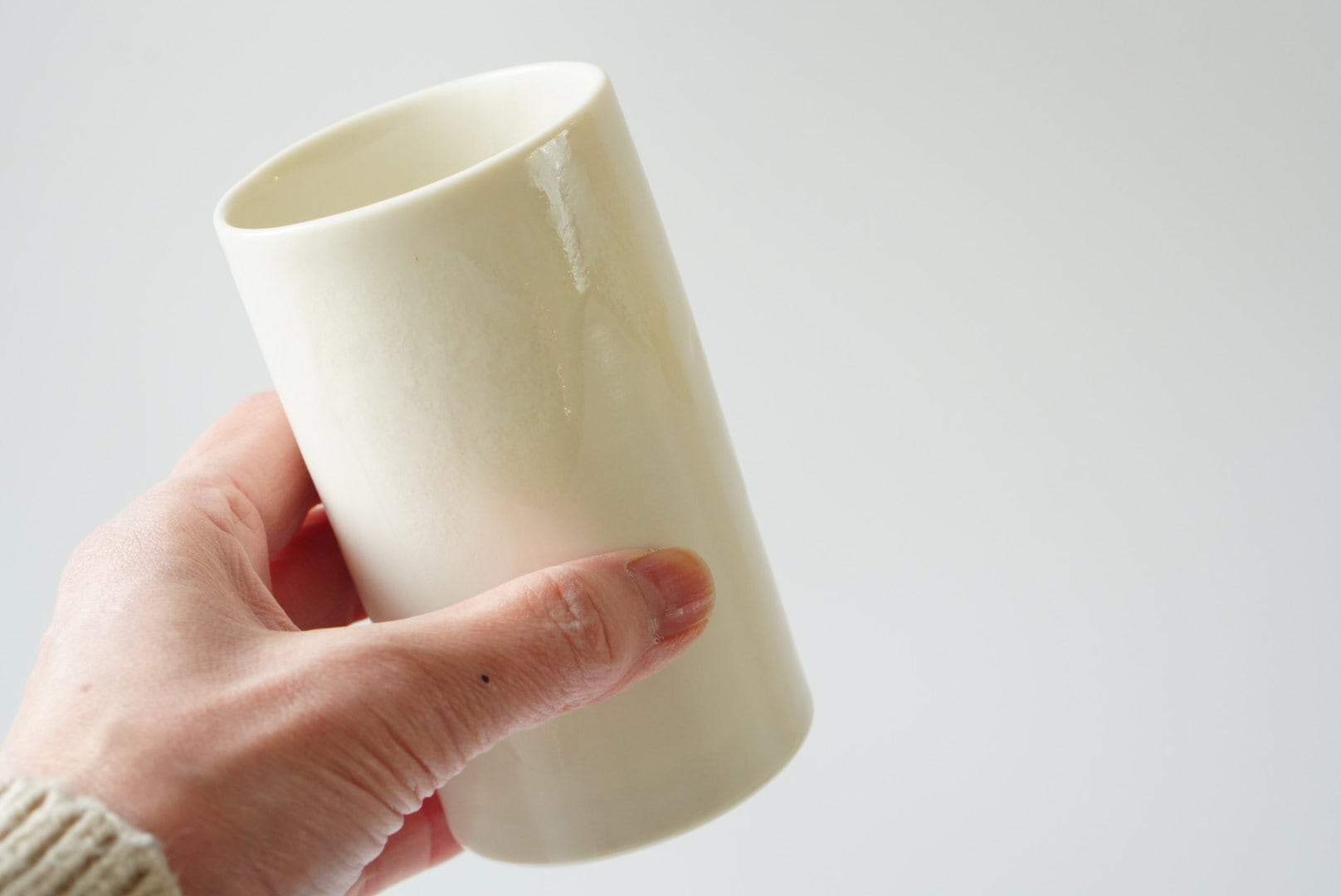 イワオトナリテ フリーカップ(トール)掛け流し白