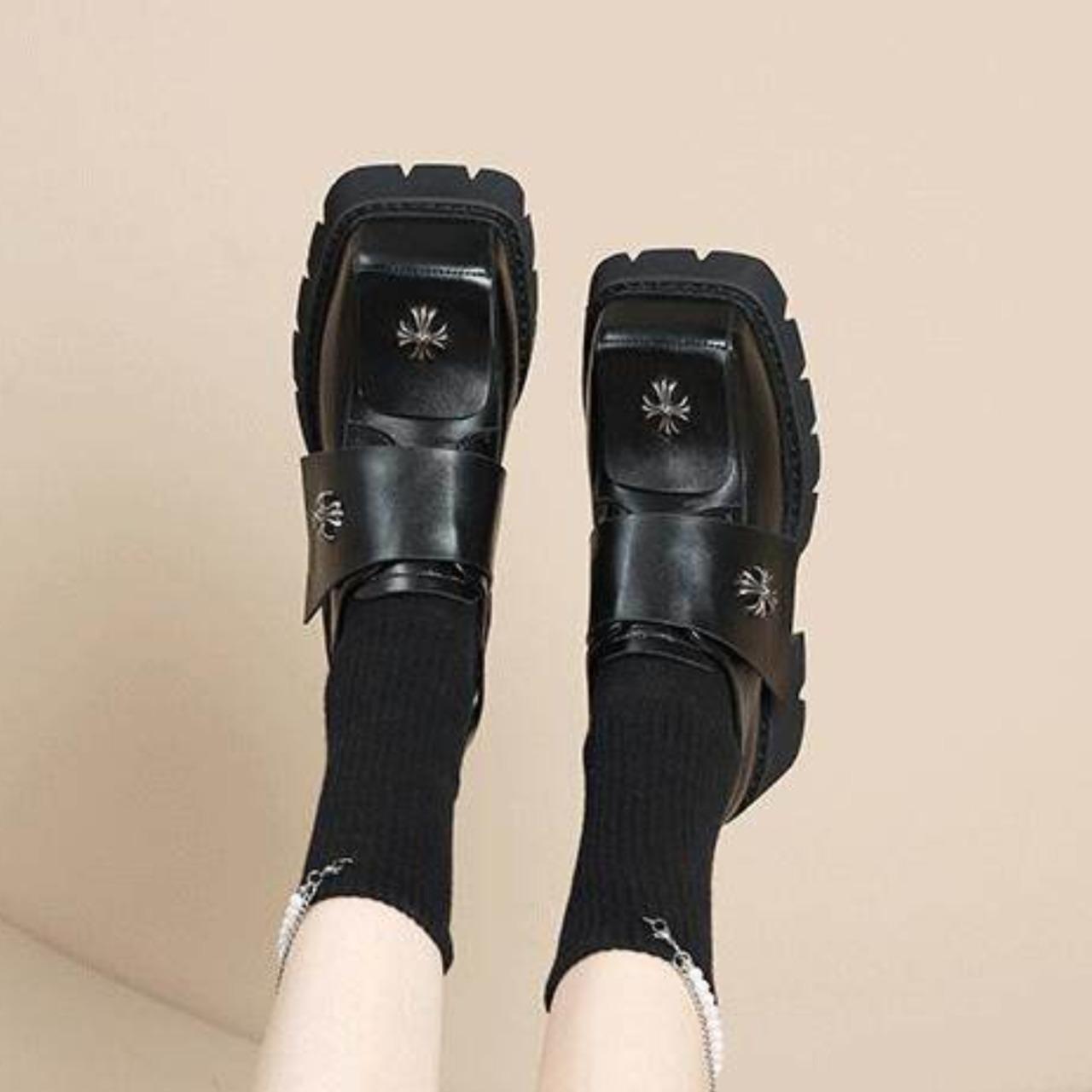 Square-toe cross-strap loafers (ME182)