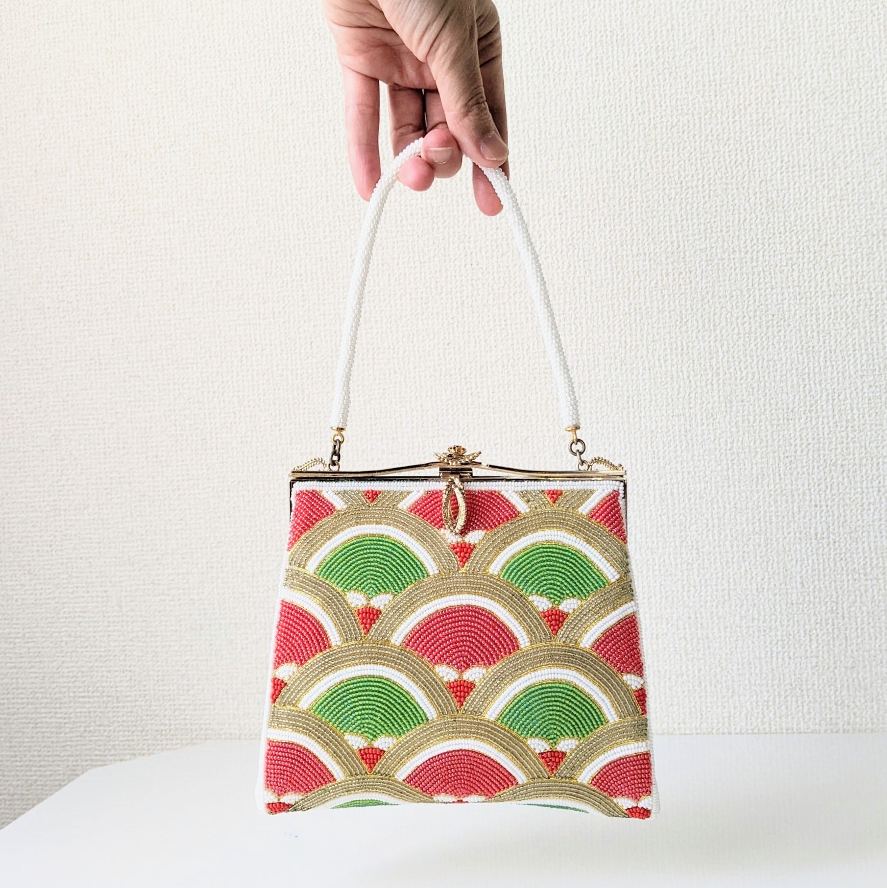 Vintage】ビーズ刺繍バッグ 青海波文様 赤×緑×金 Vintage Beaded Vintage】ビーズ刺繍バッグ 青海波文様 赤×緑×金 Vintage Beaded