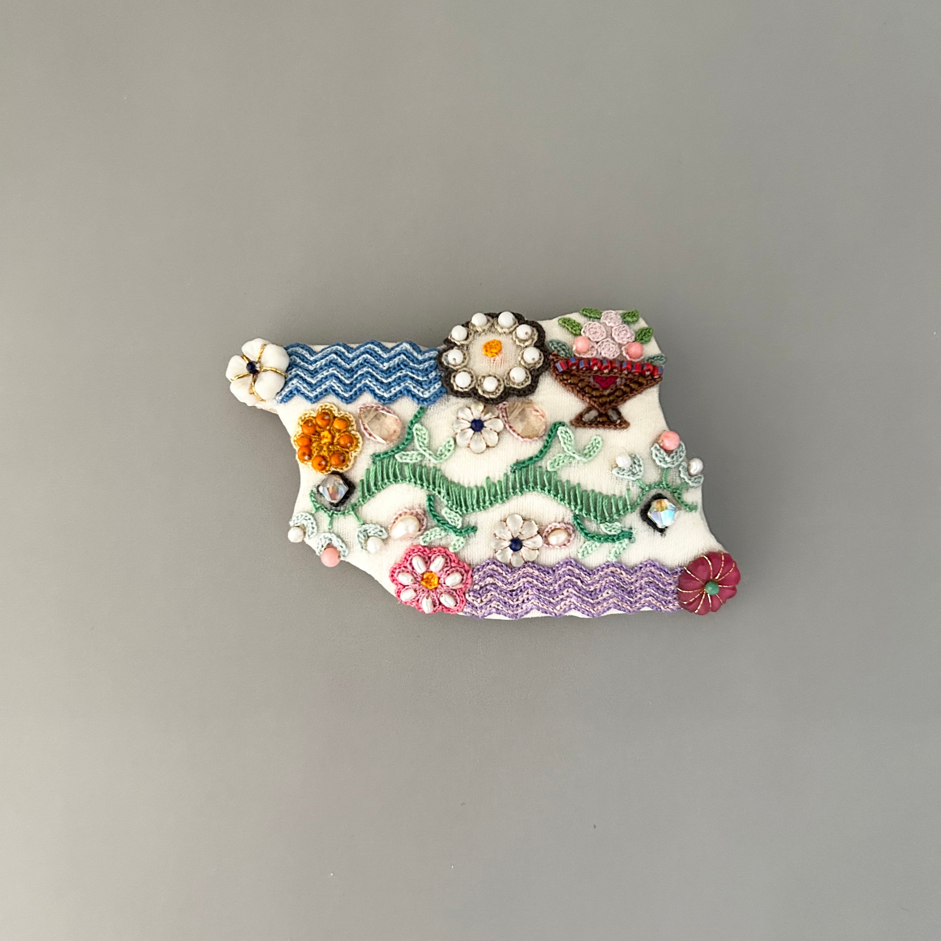 幾何学模様のイギリスガーデンブローチ