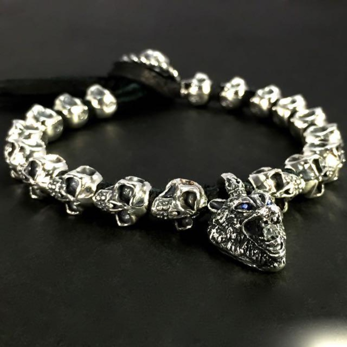 LEATHER BRACELET 18 SKULL BEADS [WOLF] with SAPPHIRE / 18スカル 